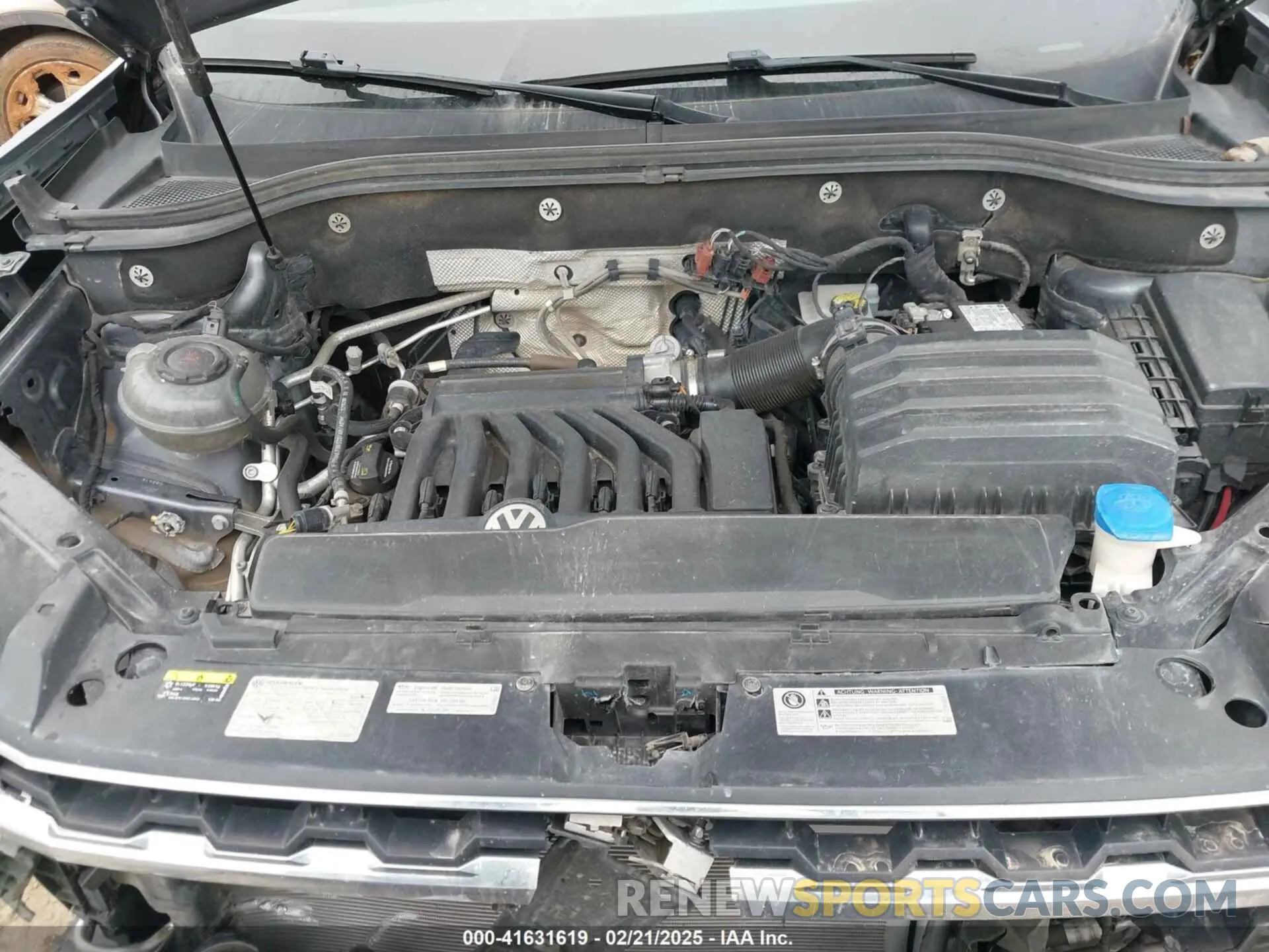 10 Photograph of a damaged car 1V2WR2CA2KC581212 VOLKSWAGEN ATLAS 2019
