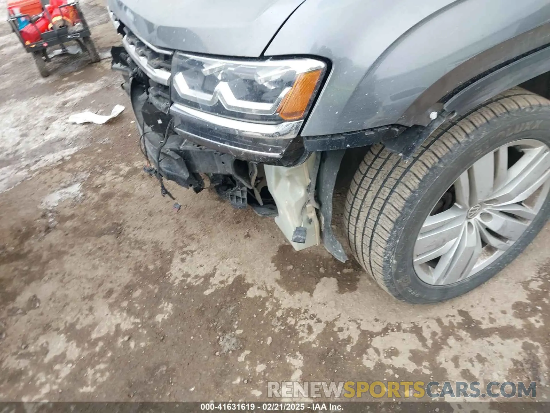 6 Photograph of a damaged car 1V2WR2CA2KC581212 VOLKSWAGEN ATLAS 2019