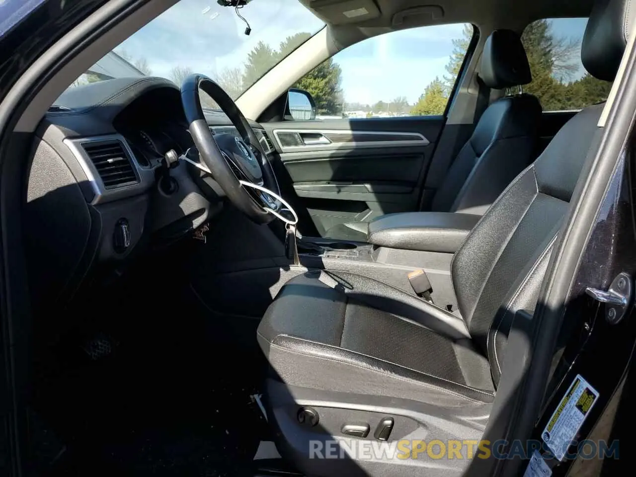 7 Photograph of a damaged car 1V2WR2CA3KC576231 VOLKSWAGEN ATLAS 2019