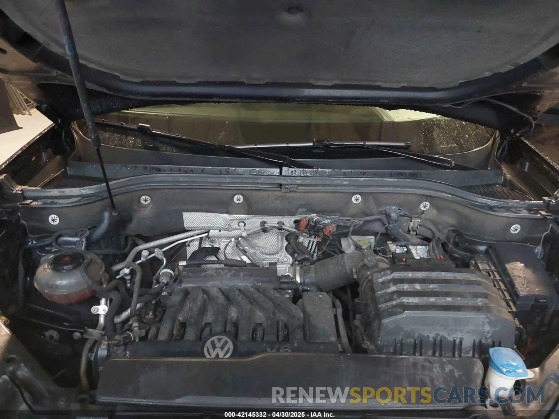 10 Photograph of a damaged car 1V2WR2CA3KC603377 VOLKSWAGEN ATLAS 2019