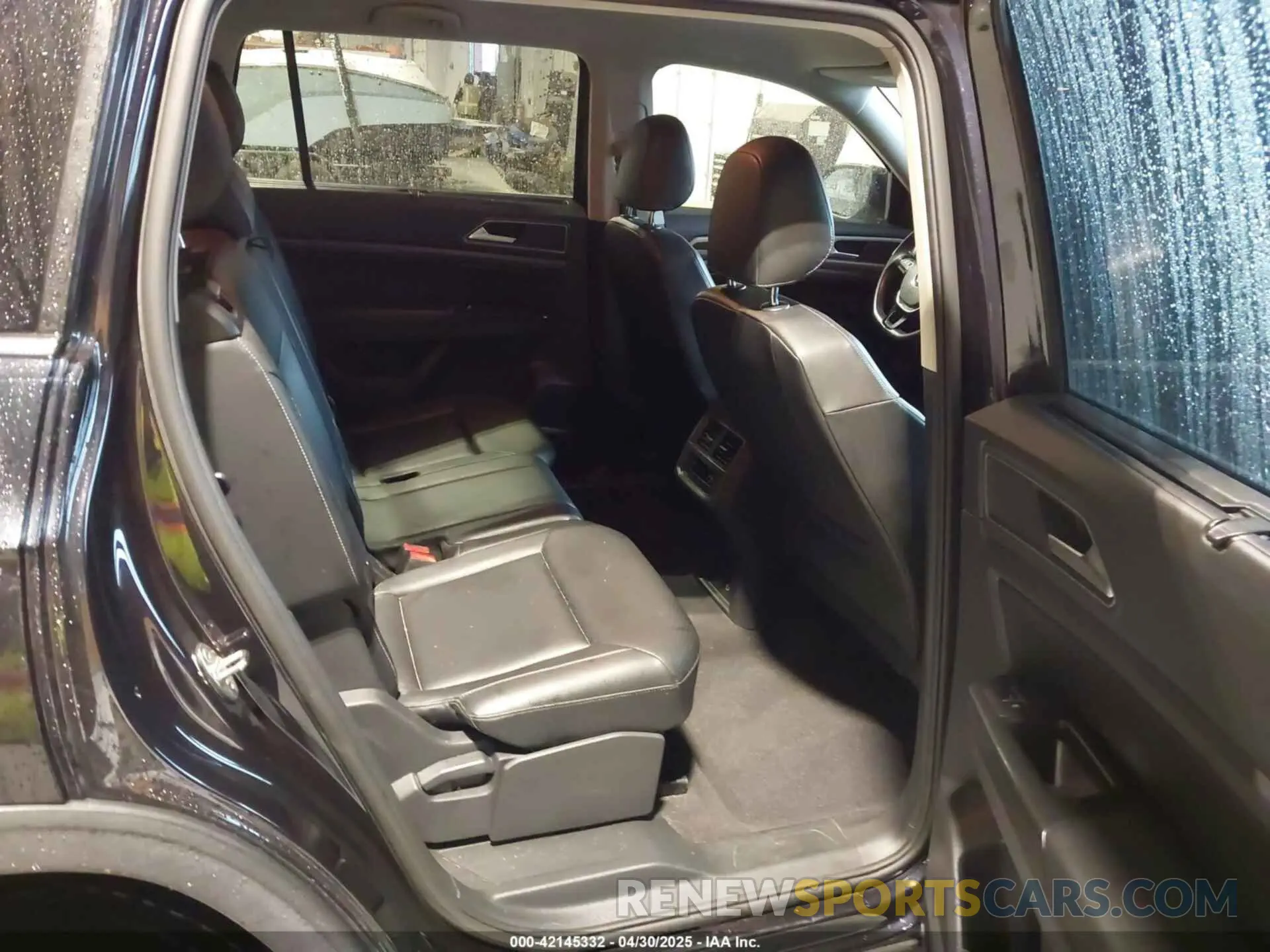 8 Photograph of a damaged car 1V2WR2CA3KC603377 VOLKSWAGEN ATLAS 2019