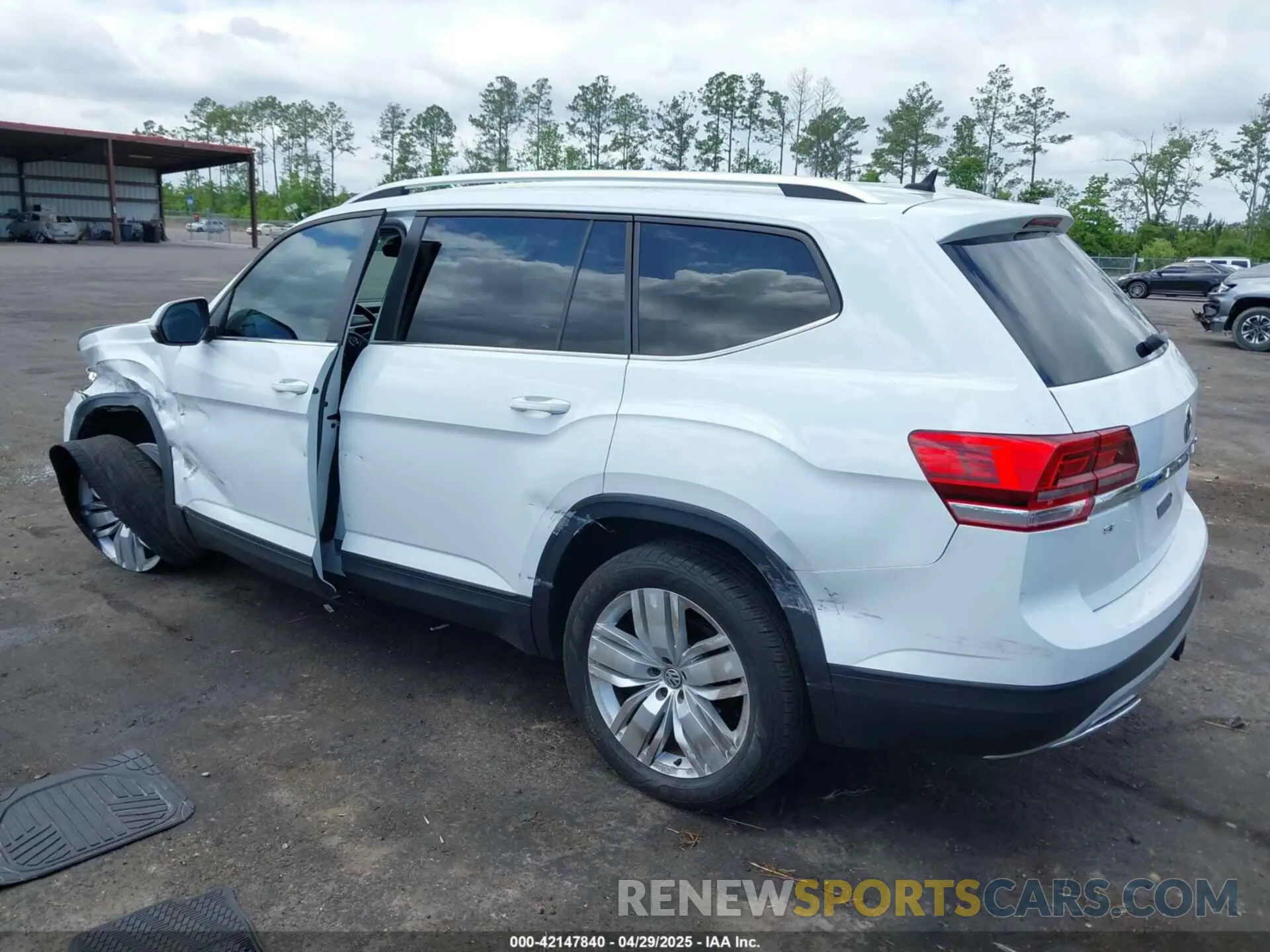 3 Photograph of a damaged car 1V2WR2CA4KC509962 VOLKSWAGEN ATLAS 2019