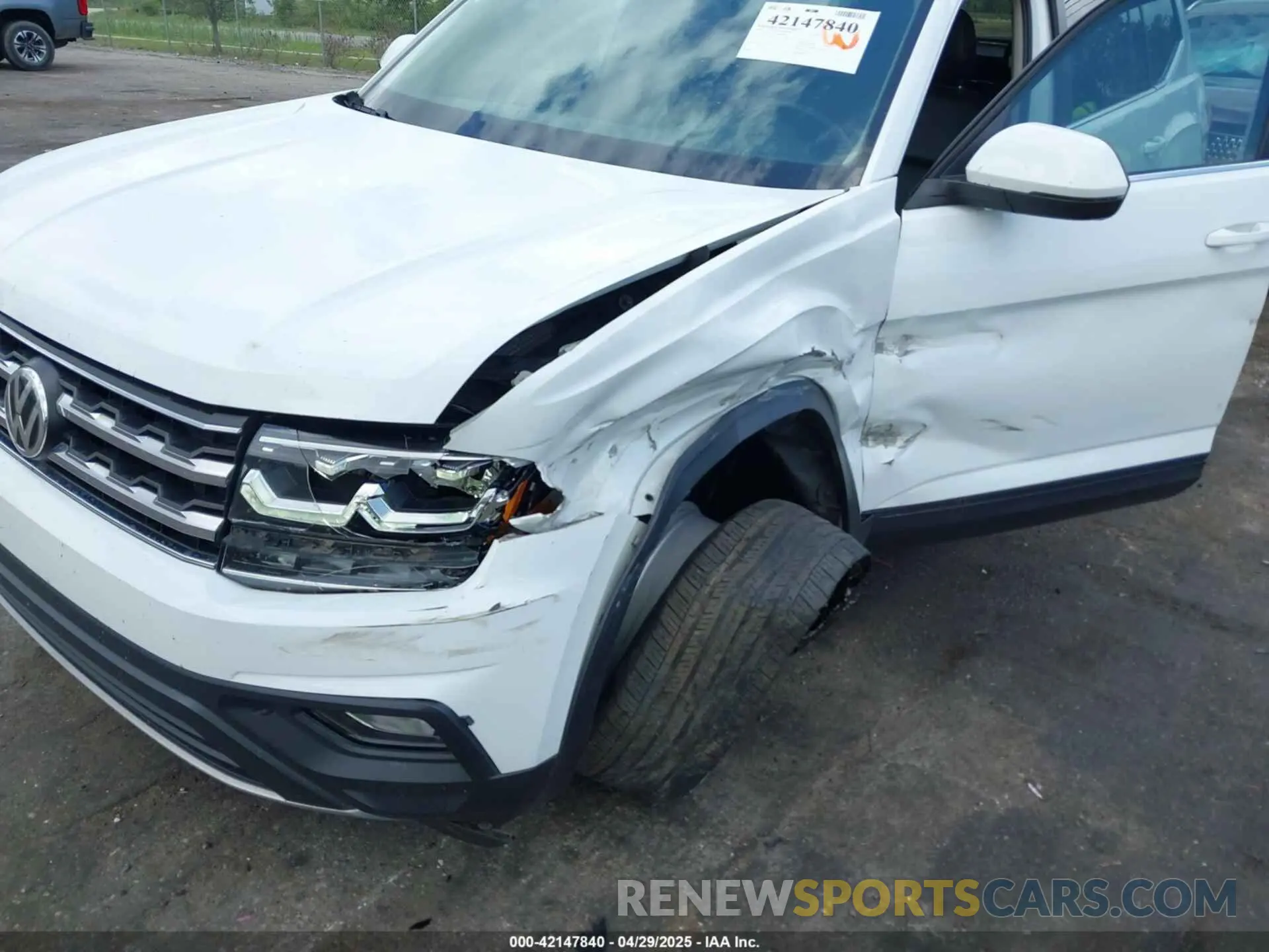 6 Photograph of a damaged car 1V2WR2CA4KC509962 VOLKSWAGEN ATLAS 2019