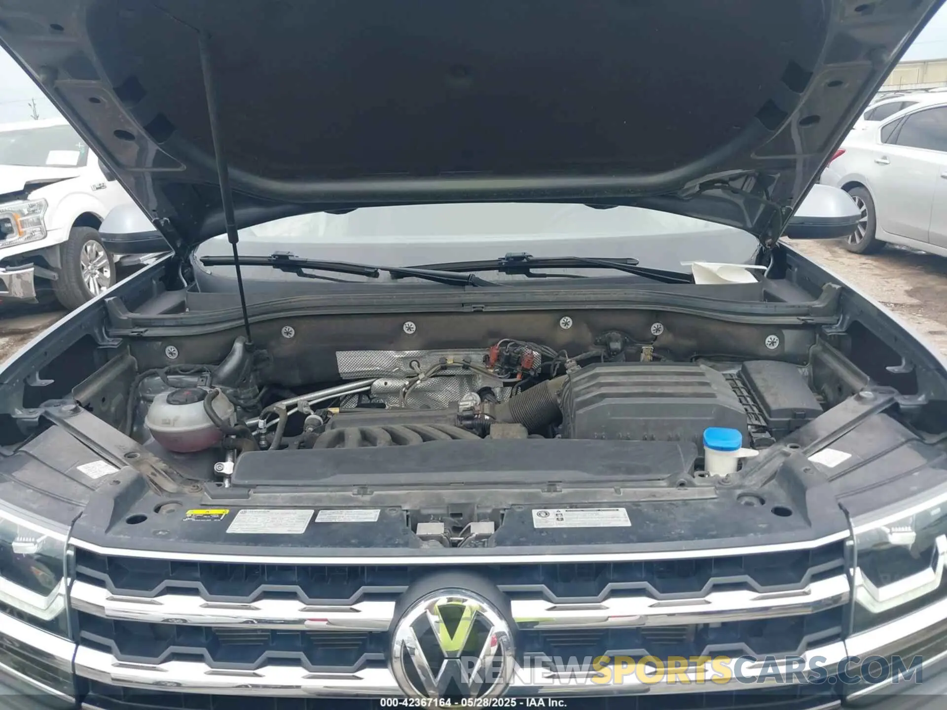 10 Photograph of a damaged car 1V2WR2CA5KC514748 VOLKSWAGEN ATLAS 2019