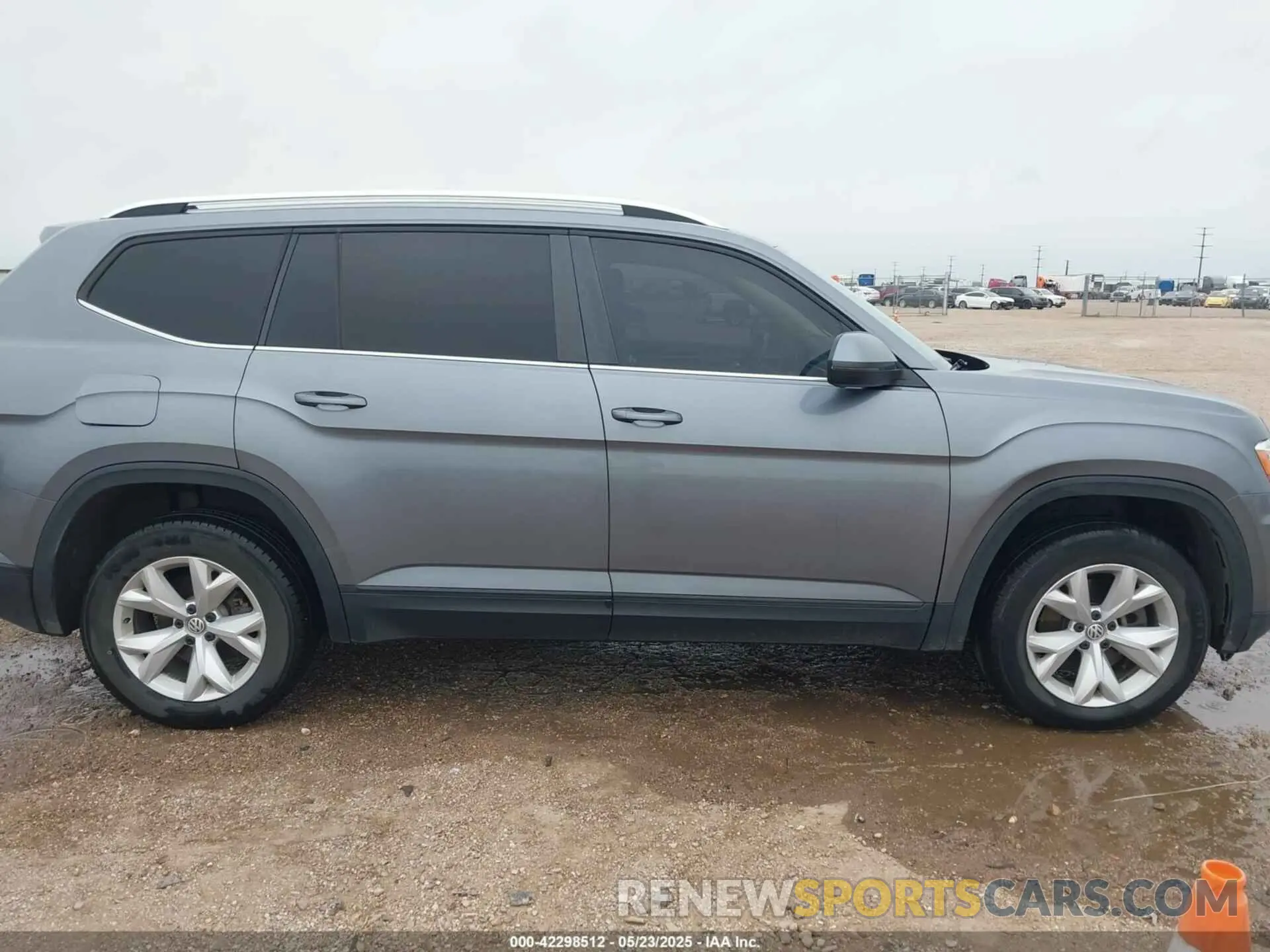 13 Photograph of a damaged car 1V2WR2CA6KC559374 VOLKSWAGEN ATLAS 2019
