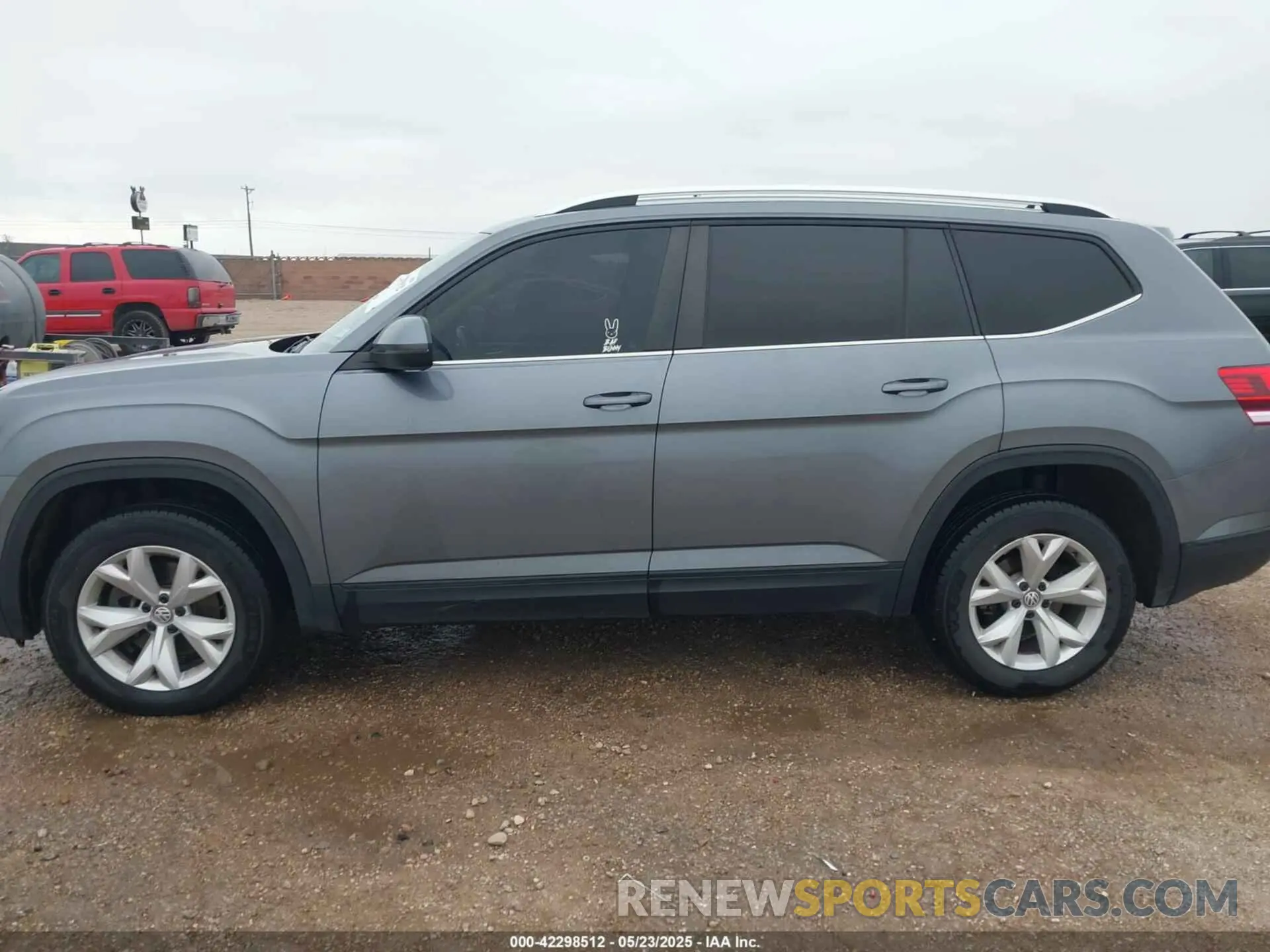 14 Photograph of a damaged car 1V2WR2CA6KC559374 VOLKSWAGEN ATLAS 2019