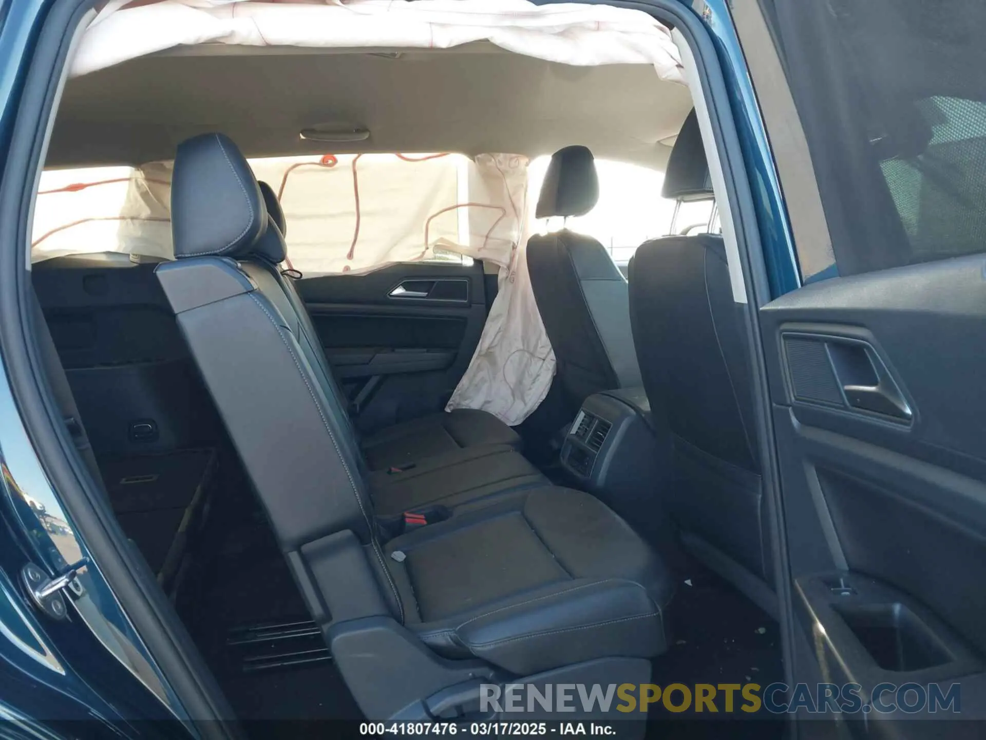 8 Photograph of a damaged car 1V2WR2CA6KC564820 VOLKSWAGEN ATLAS 2019