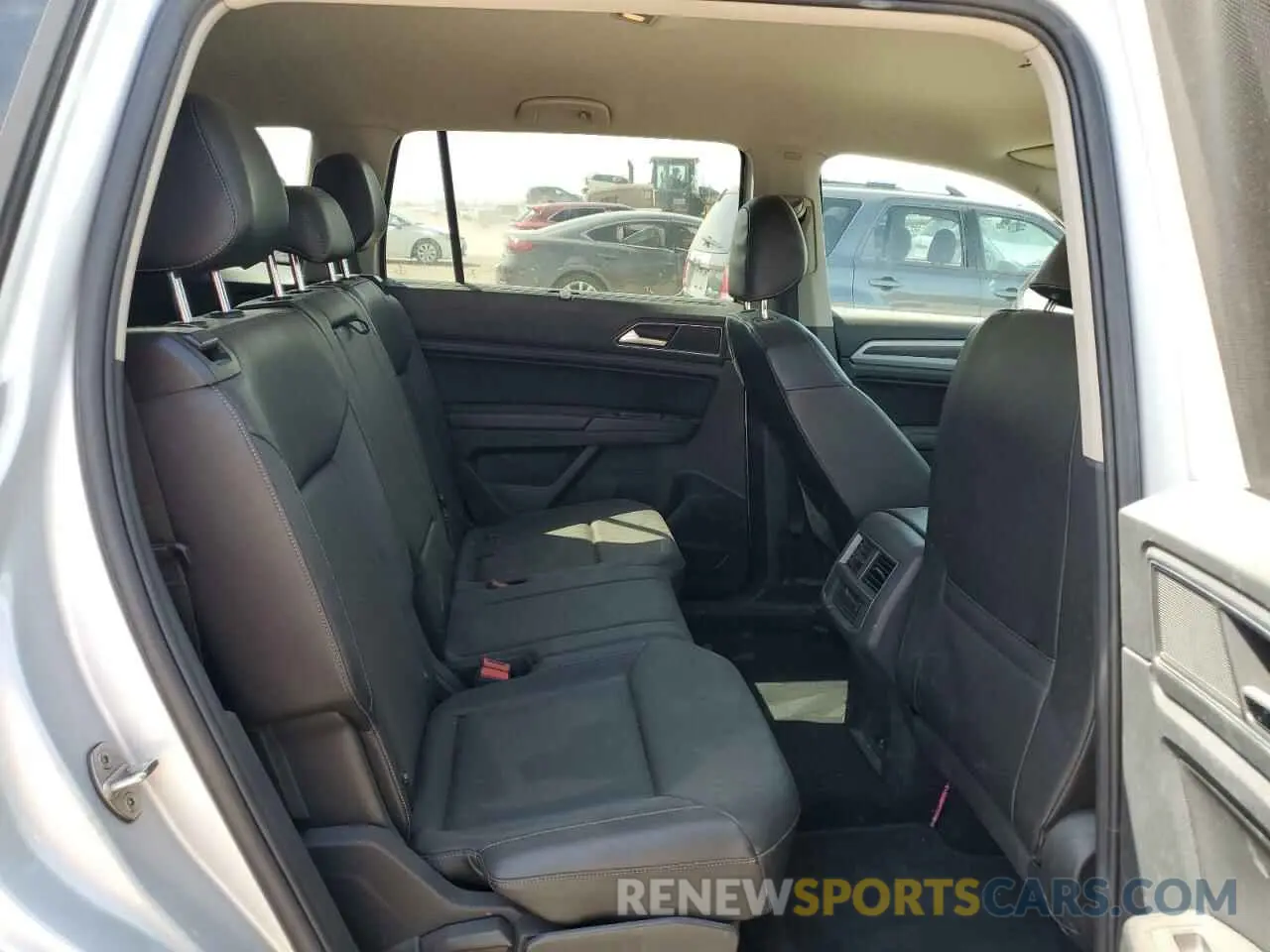 10 Photograph of a damaged car 1V2WR2CA8KC509852 VOLKSWAGEN ATLAS 2019