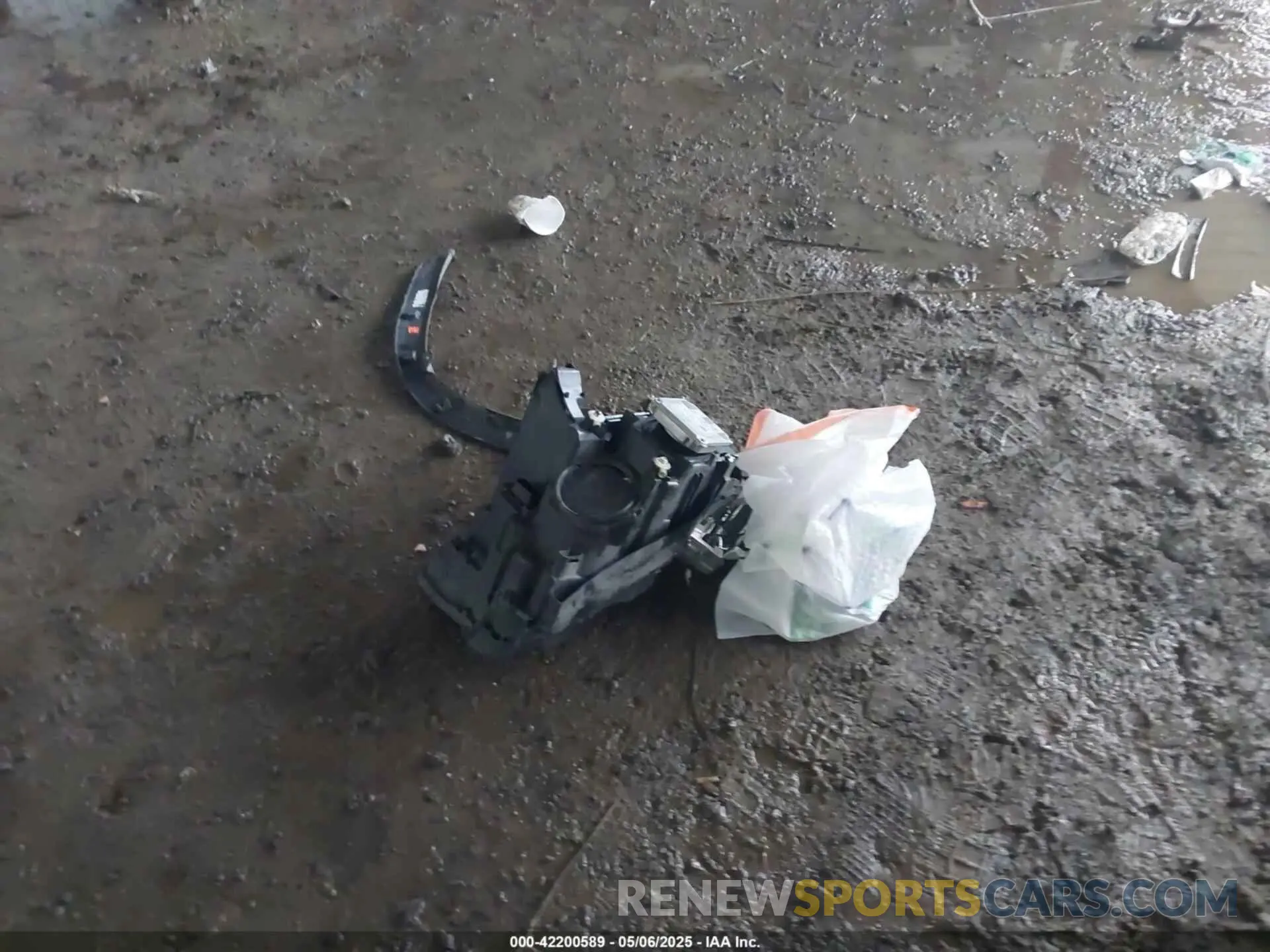 12 Photograph of a damaged car 1V2WR2CA8KC526036 VOLKSWAGEN ATLAS 2019