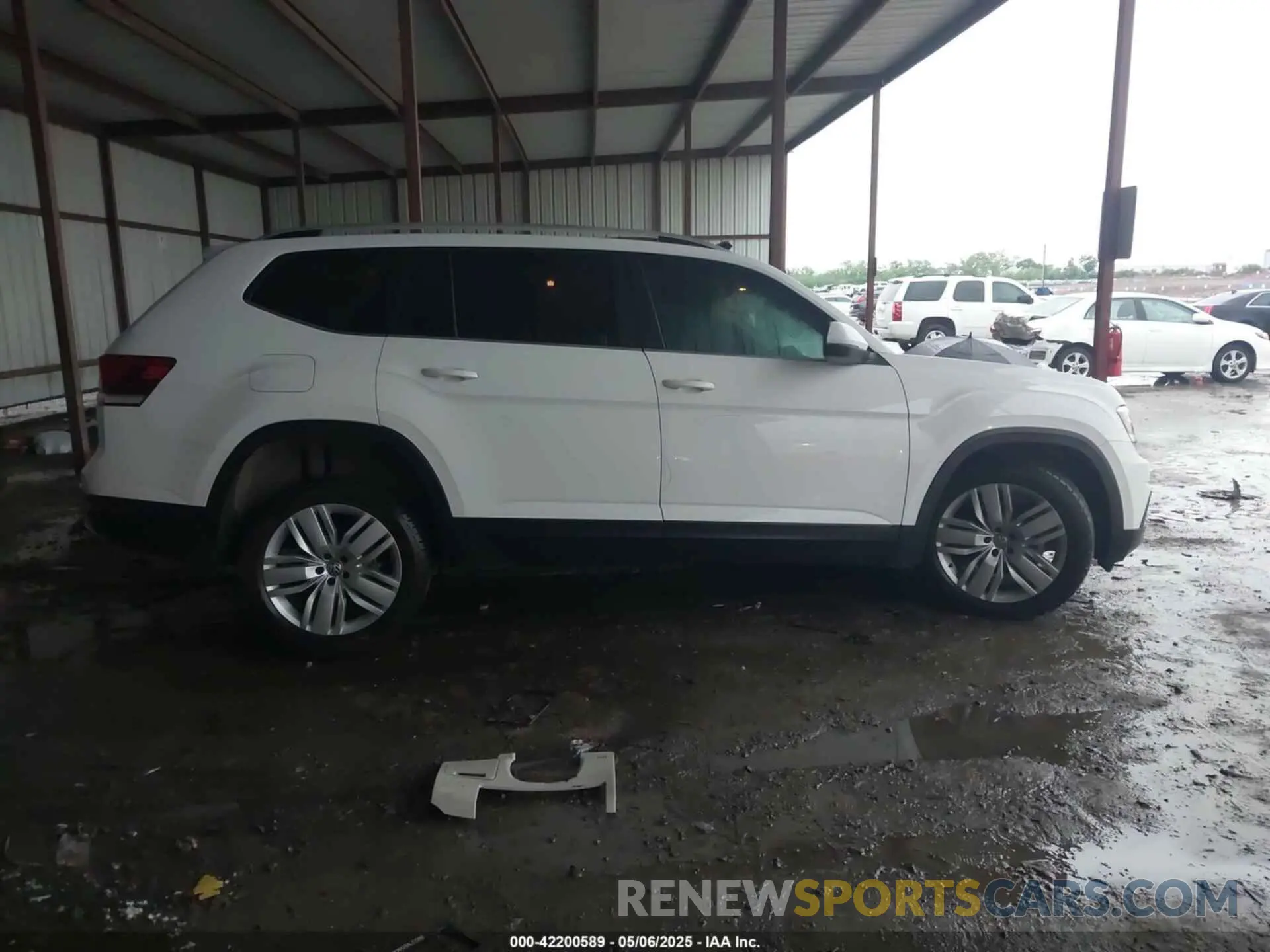 14 Photograph of a damaged car 1V2WR2CA8KC526036 VOLKSWAGEN ATLAS 2019
