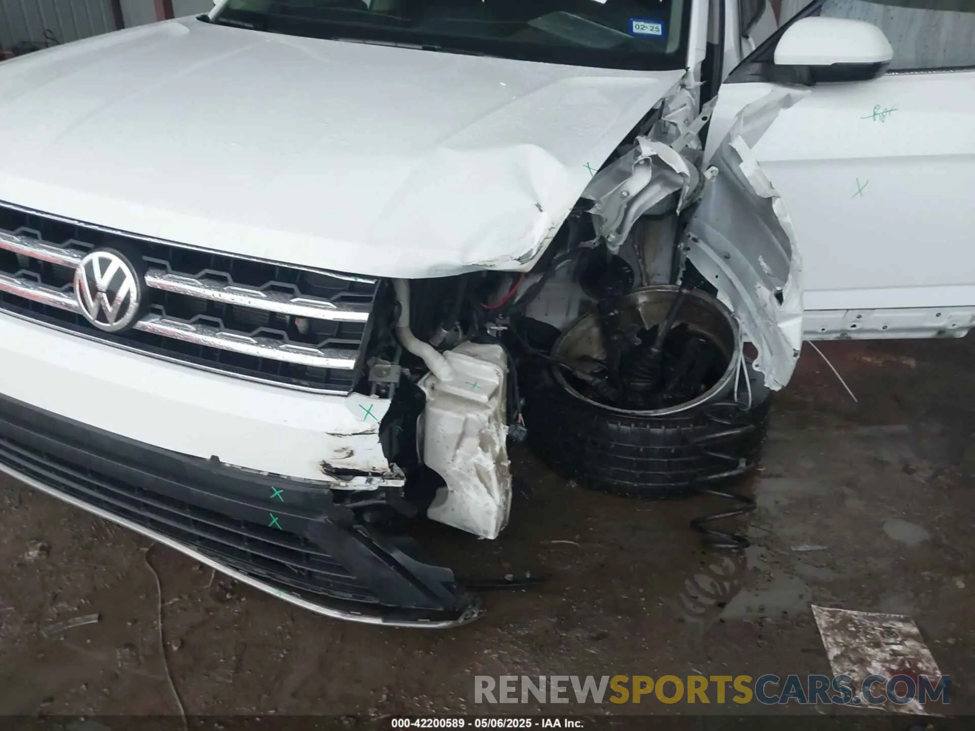6 Photograph of a damaged car 1V2WR2CA8KC526036 VOLKSWAGEN ATLAS 2019