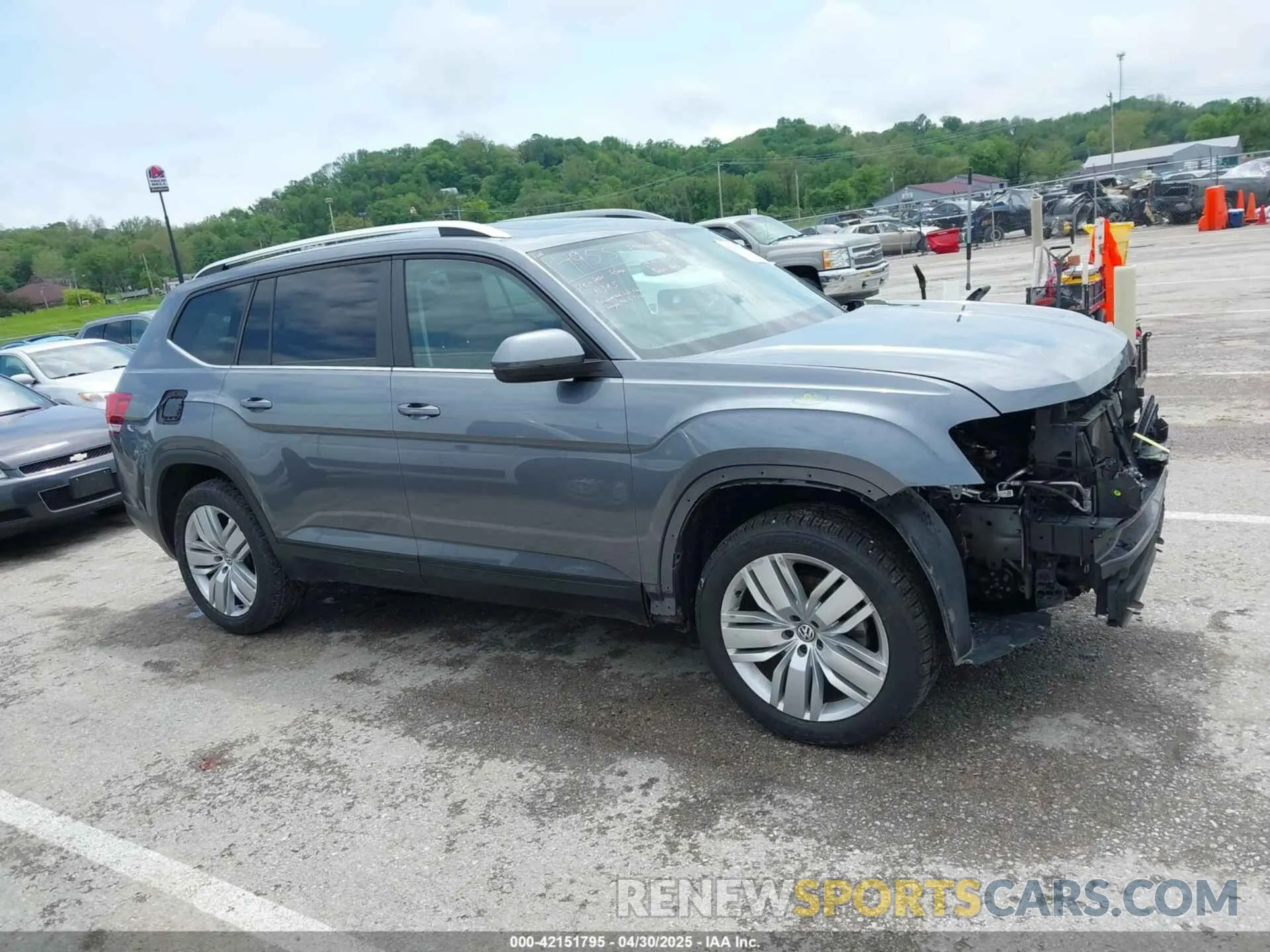 13 Photograph of a damaged car 1V2WR2CAXKC611864 VOLKSWAGEN ATLAS 2019