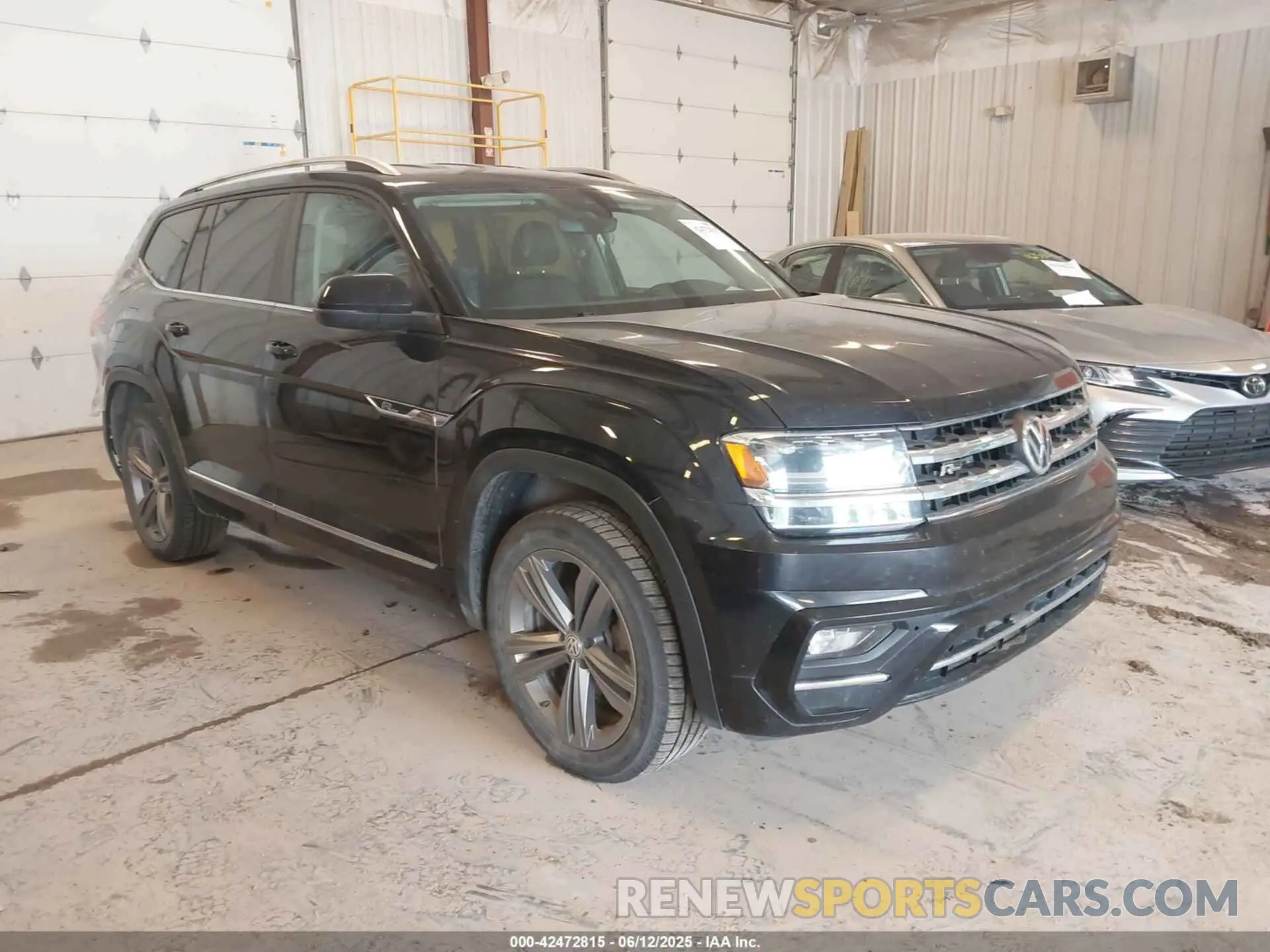 1 Photograph of a damaged car 1V2XR2CA1KC518199 VOLKSWAGEN ATLAS 2019