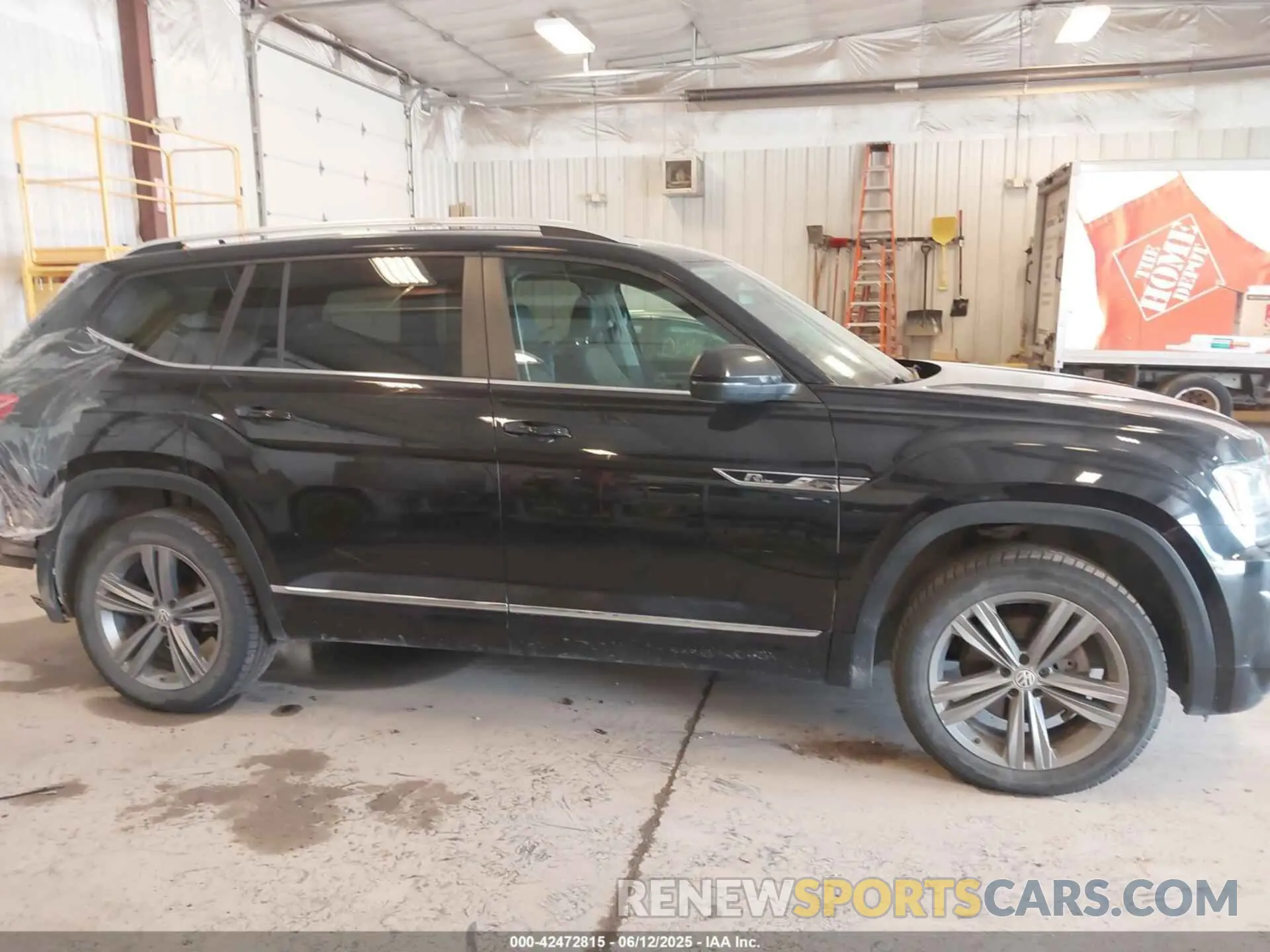 13 Photograph of a damaged car 1V2XR2CA1KC518199 VOLKSWAGEN ATLAS 2019