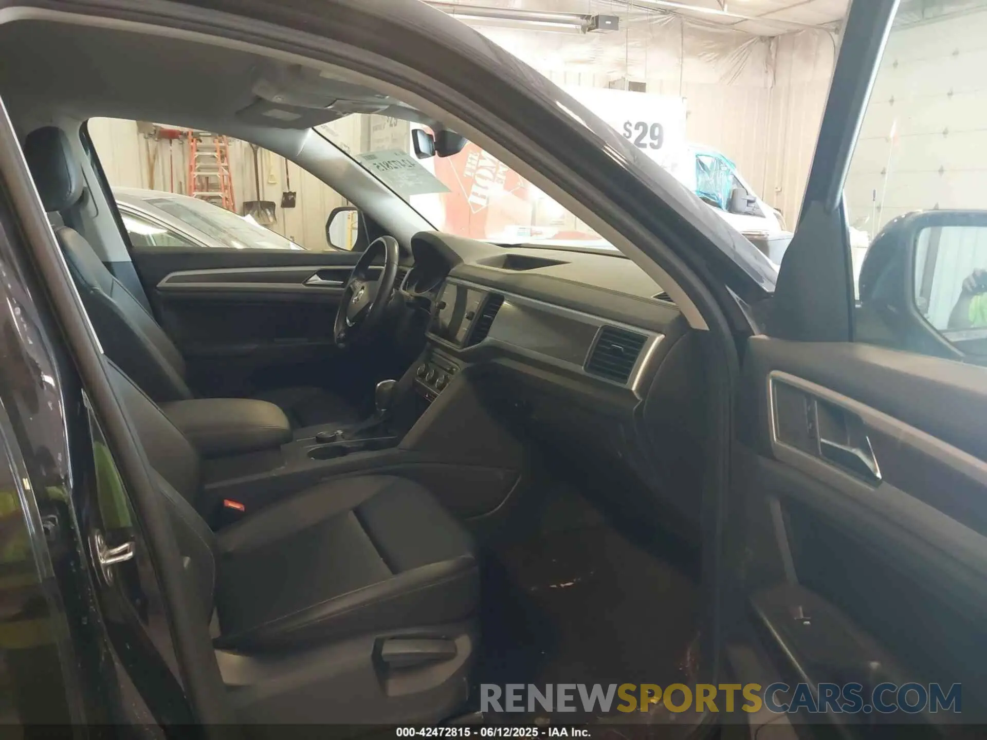 5 Photograph of a damaged car 1V2XR2CA1KC518199 VOLKSWAGEN ATLAS 2019