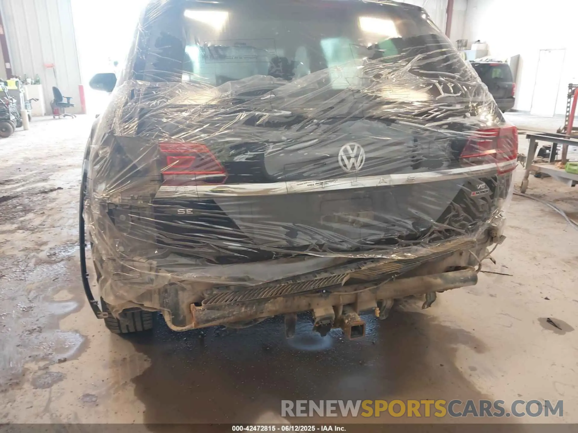 6 Photograph of a damaged car 1V2XR2CA1KC518199 VOLKSWAGEN ATLAS 2019