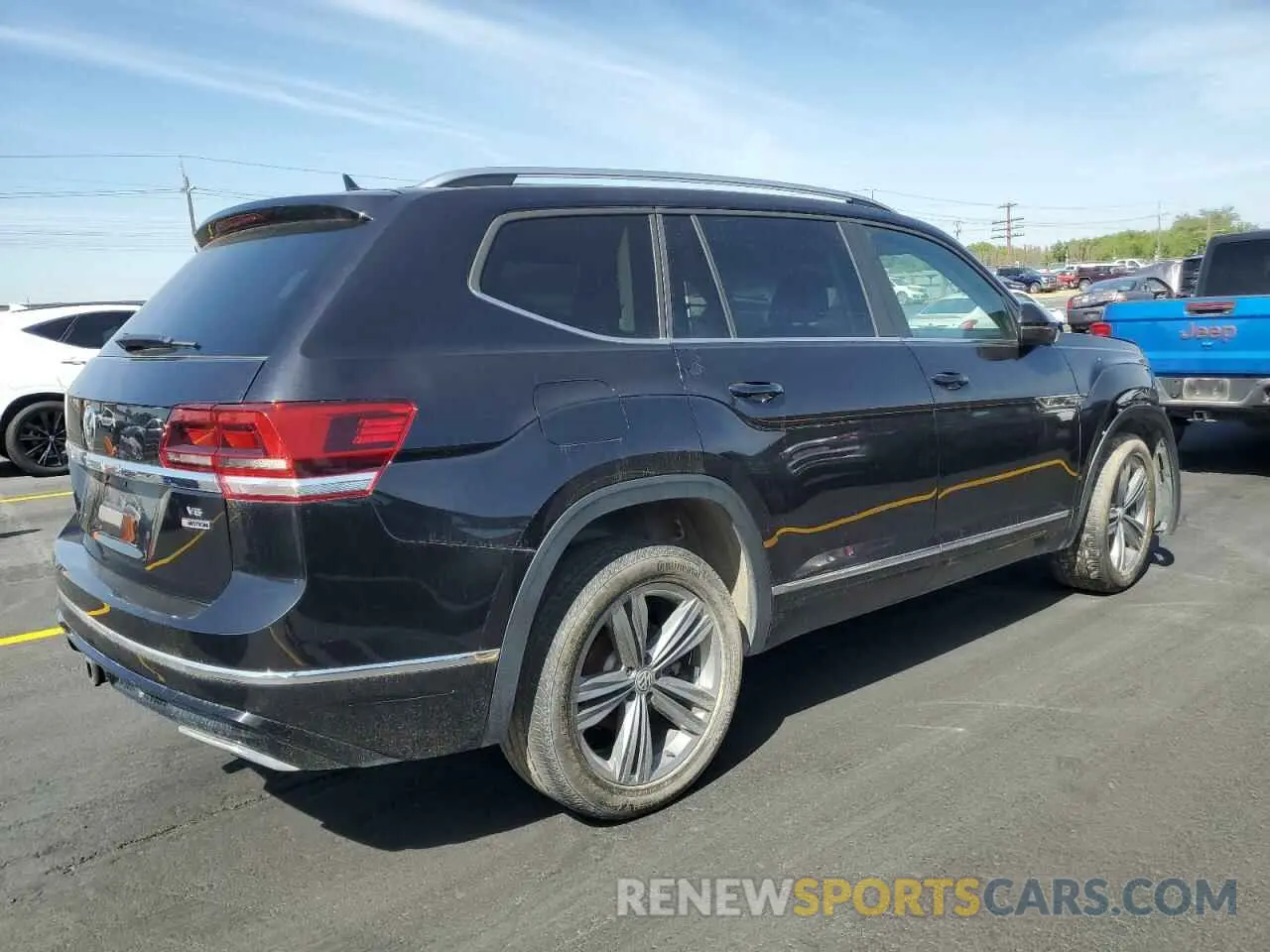 3 Photograph of a damaged car 1V2XR2CA4KC565064 VOLKSWAGEN ATLAS 2019