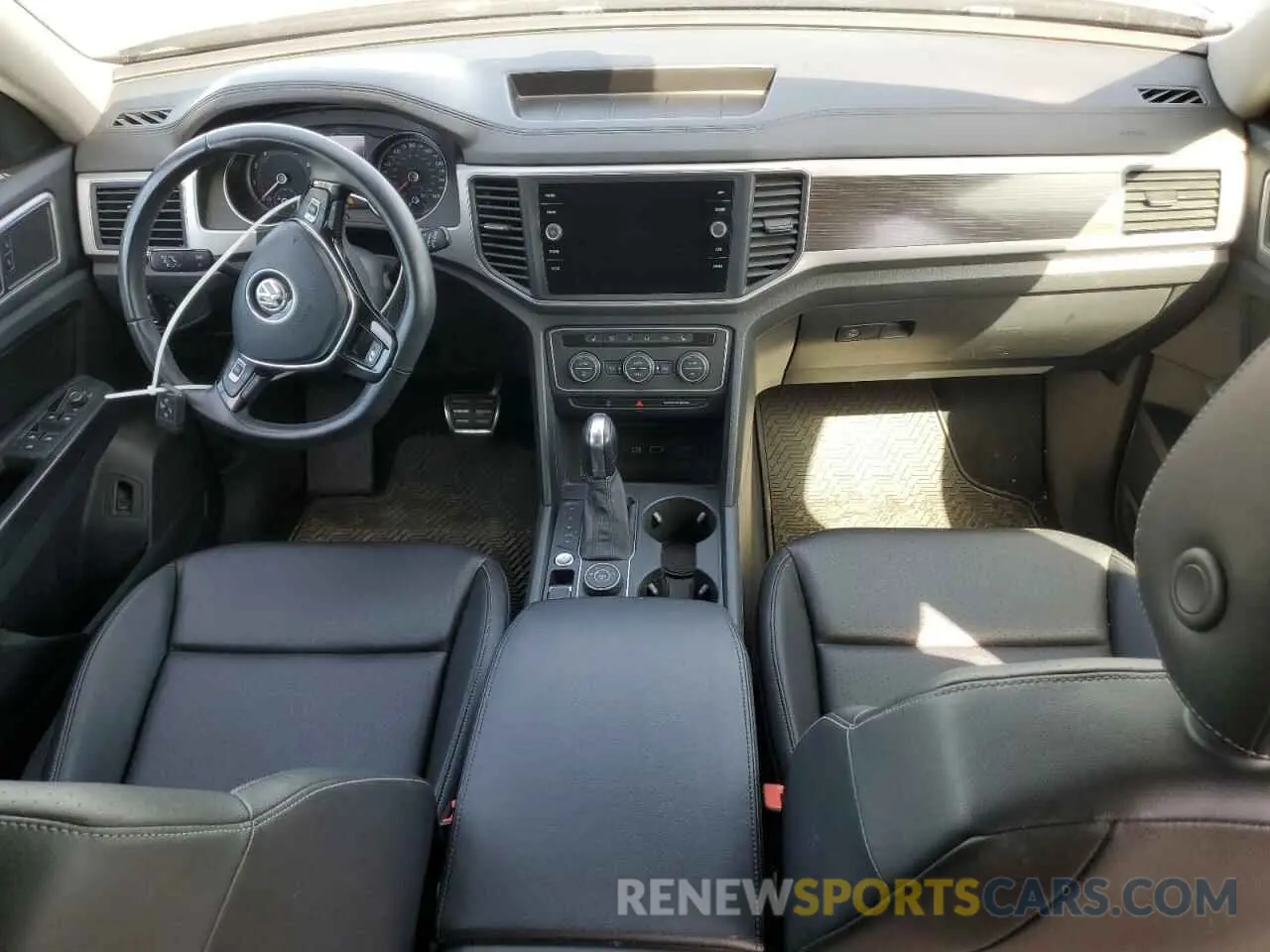 8 Photograph of a damaged car 1V2XR2CA4KC565064 VOLKSWAGEN ATLAS 2019