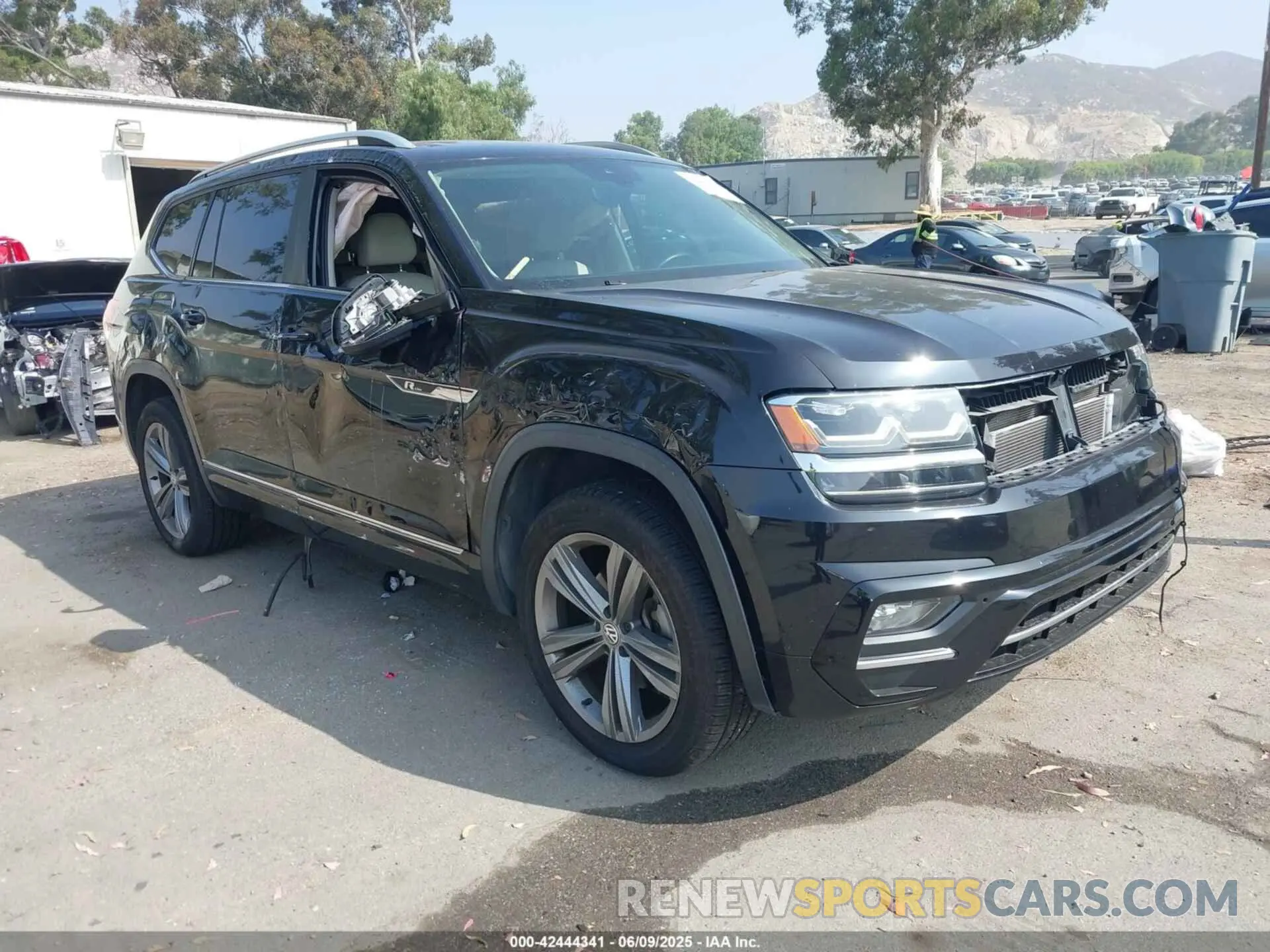 1 Фотография поврежденного автомобиля 1V2XR2CA9KC520010 VOLKSWAGEN ATLAS 2019