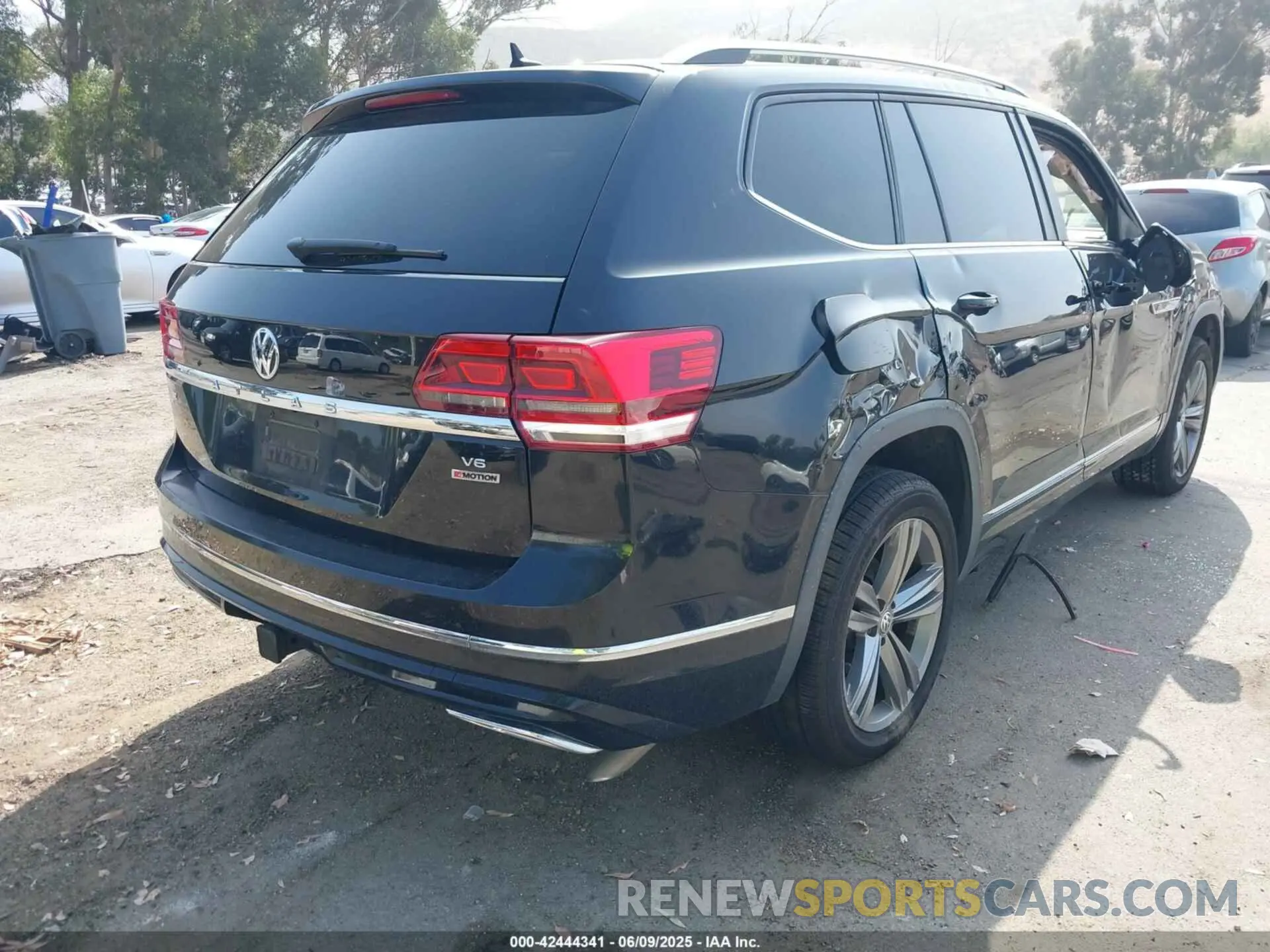 4 Фотография поврежденного автомобиля 1V2XR2CA9KC520010 VOLKSWAGEN ATLAS 2019