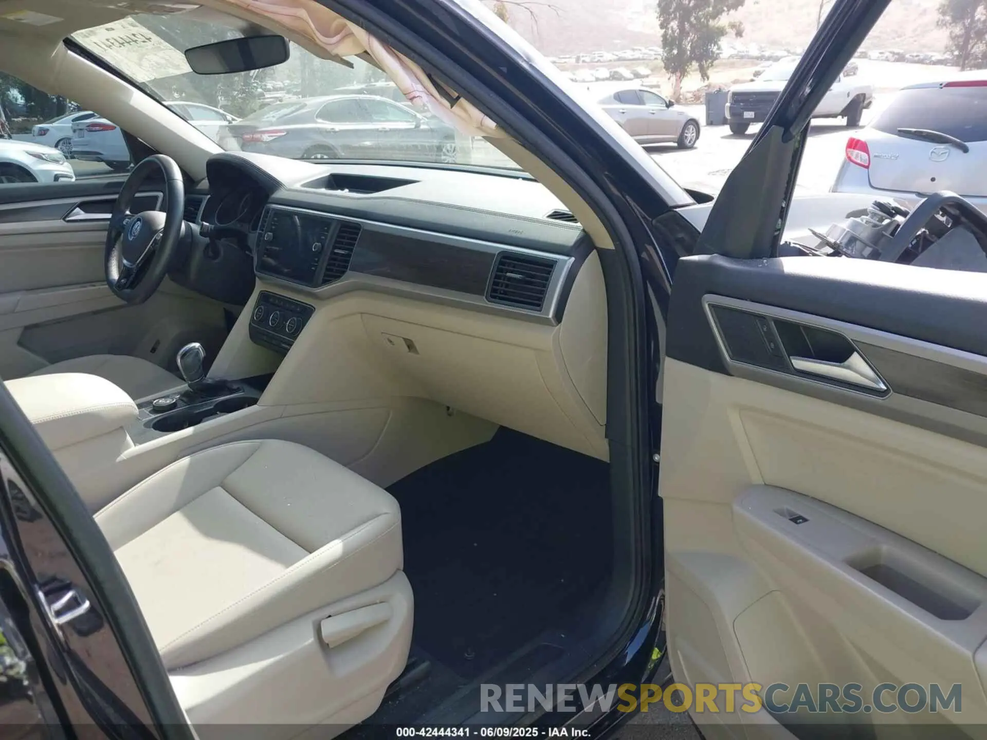 5 Фотография поврежденного автомобиля 1V2XR2CA9KC520010 VOLKSWAGEN ATLAS 2019