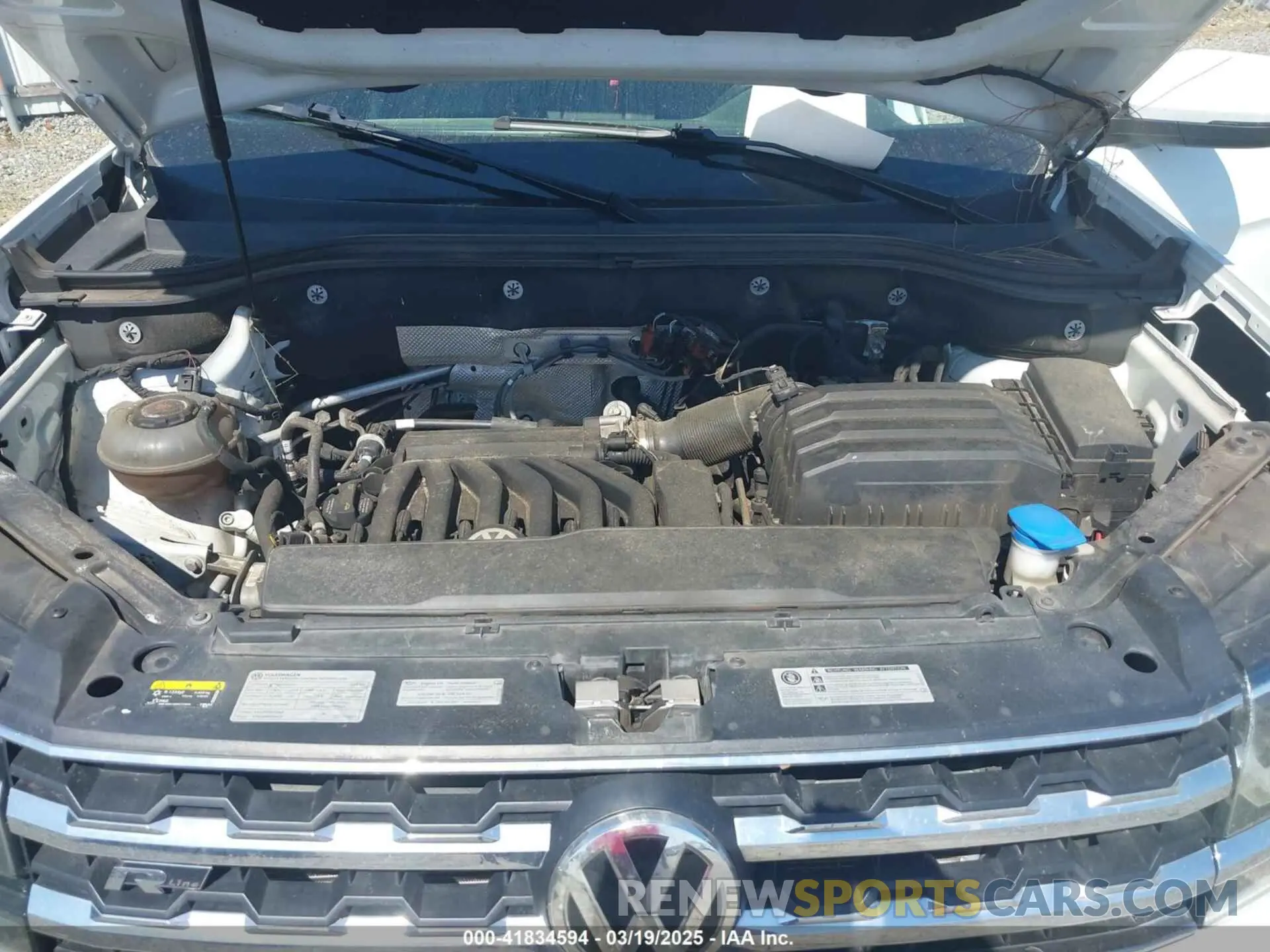 10 Photograph of a damaged car 1V2YR2CA0KC582951 VOLKSWAGEN ATLAS 2019