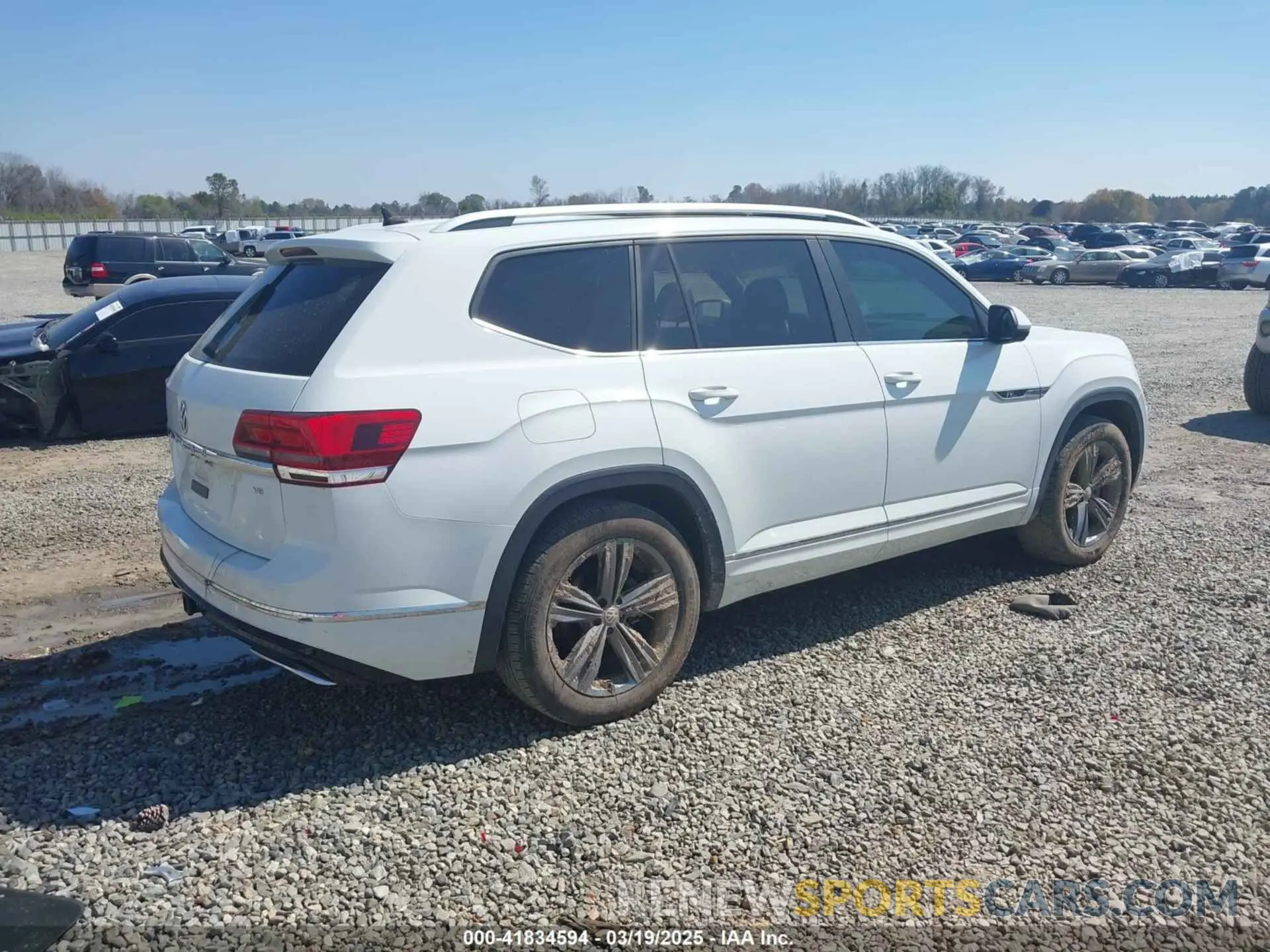 4 Photograph of a damaged car 1V2YR2CA0KC582951 VOLKSWAGEN ATLAS 2019