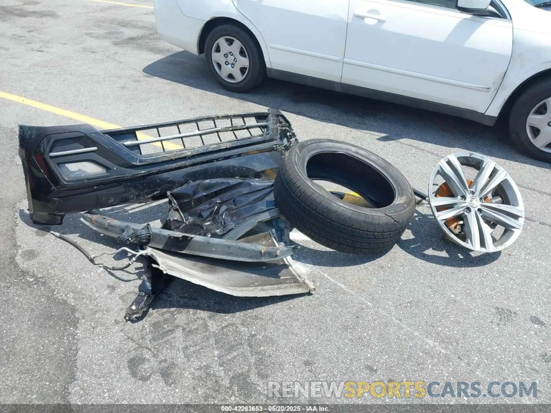 11 Photograph of a damaged car 1V2YR2CA2KC599024 VOLKSWAGEN ATLAS 2019