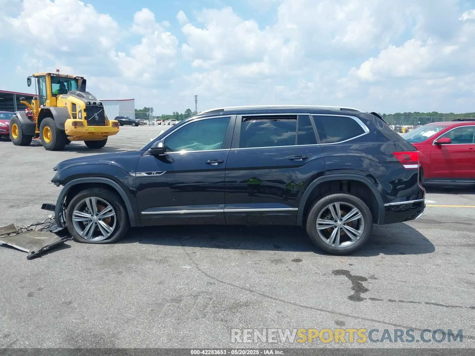 14 Photograph of a damaged car 1V2YR2CA2KC599024 VOLKSWAGEN ATLAS 2019