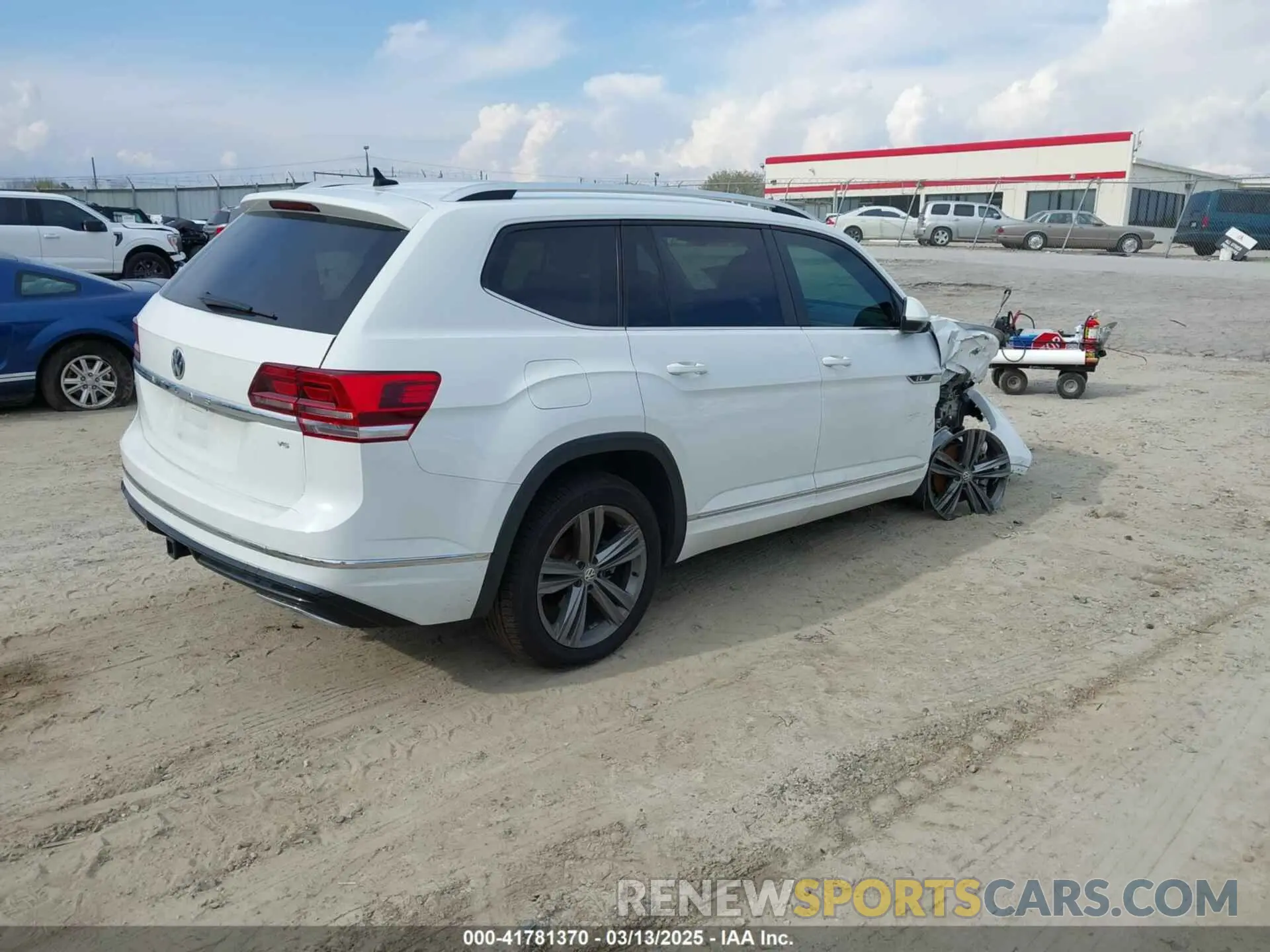 4 Фотография поврежденного автомобиля 1V2YR2CA3KC547188 VOLKSWAGEN ATLAS 2019