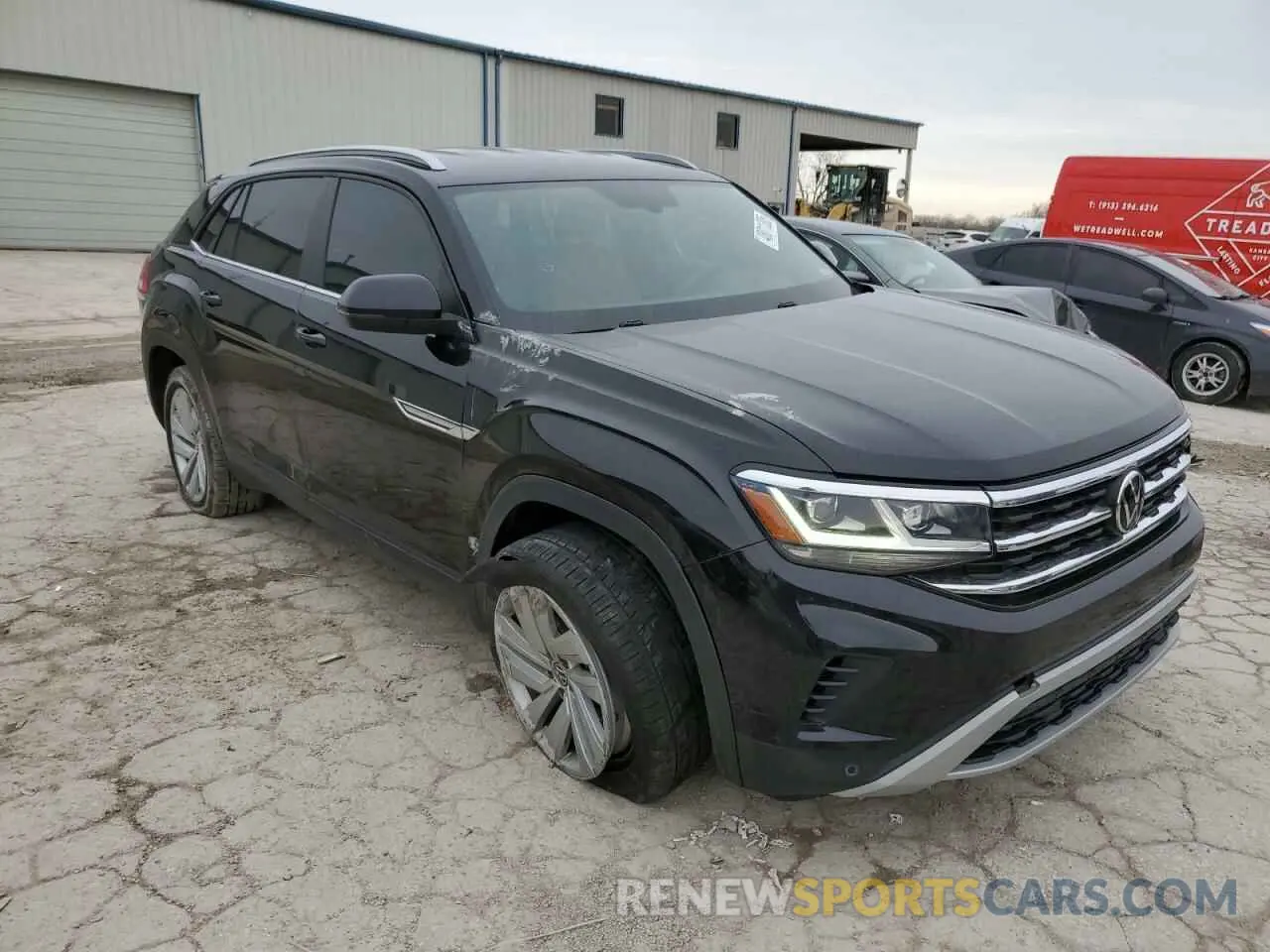 4 Photograph of a damaged car 1V21E2CA8LC224057 VOLKSWAGEN ATLAS 2020