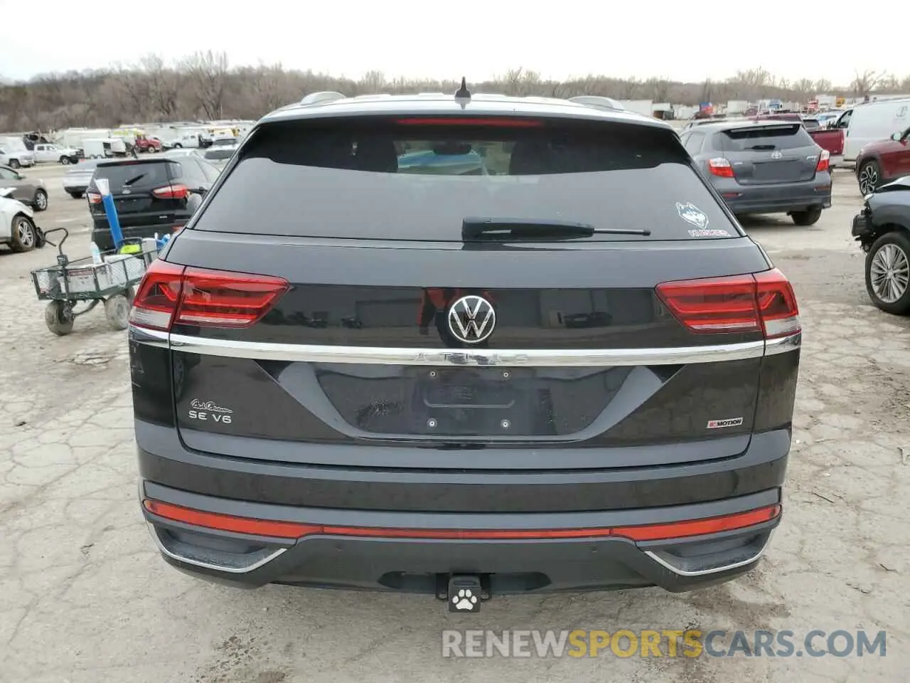 6 Photograph of a damaged car 1V21E2CA8LC224057 VOLKSWAGEN ATLAS 2020