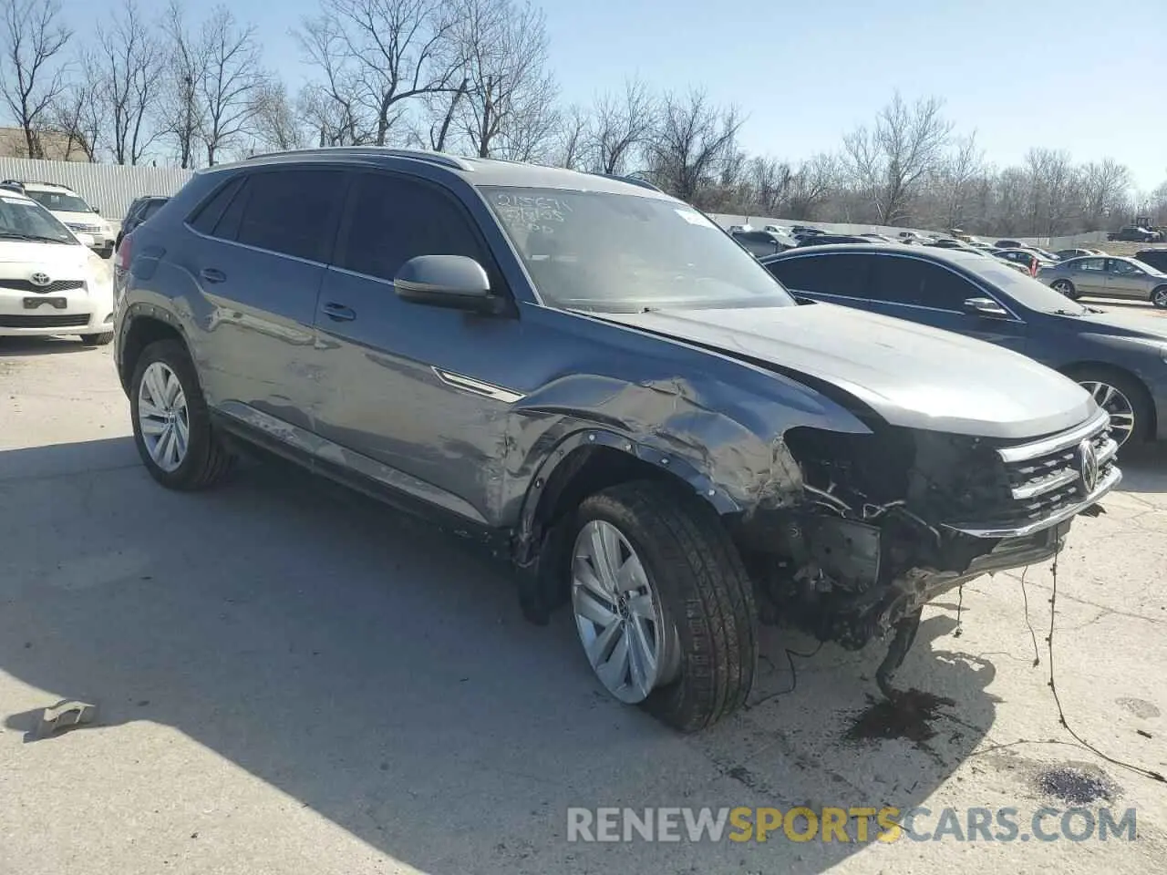 4 Photograph of a damaged car 1V21E2CAXLC226750 VOLKSWAGEN ATLAS 2020