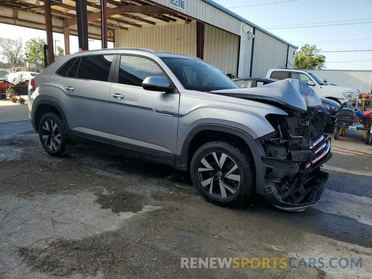 4 Photograph of a damaged car 1V23C2CA6LC226467 VOLKSWAGEN ATLAS 2020