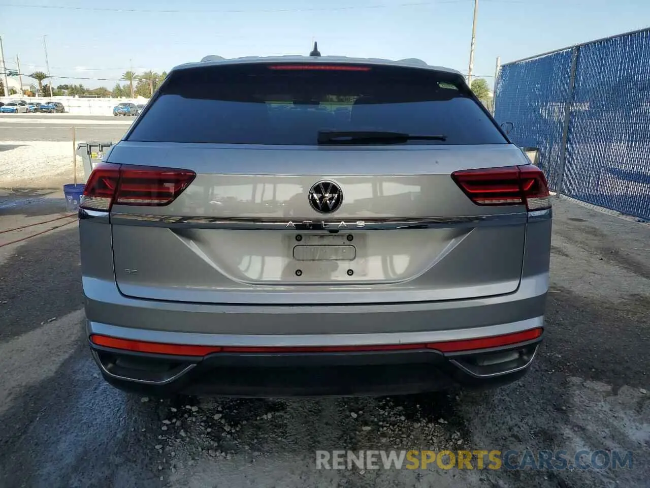 6 Photograph of a damaged car 1V23C2CA6LC226467 VOLKSWAGEN ATLAS 2020