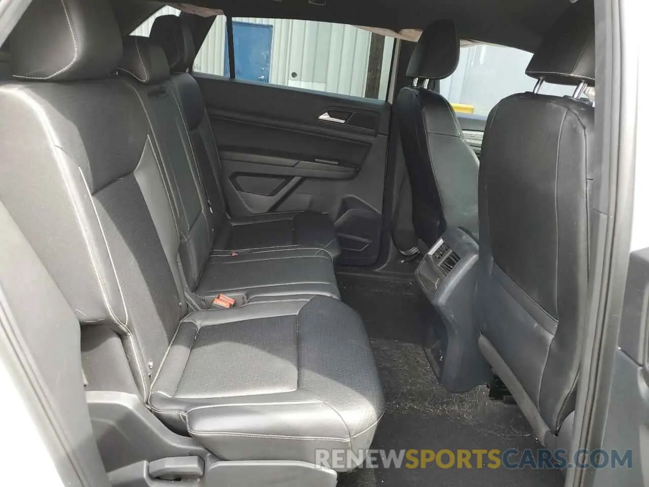 11 Photograph of a damaged car 1V24C2CA4LC203418 VOLKSWAGEN ATLAS 2020