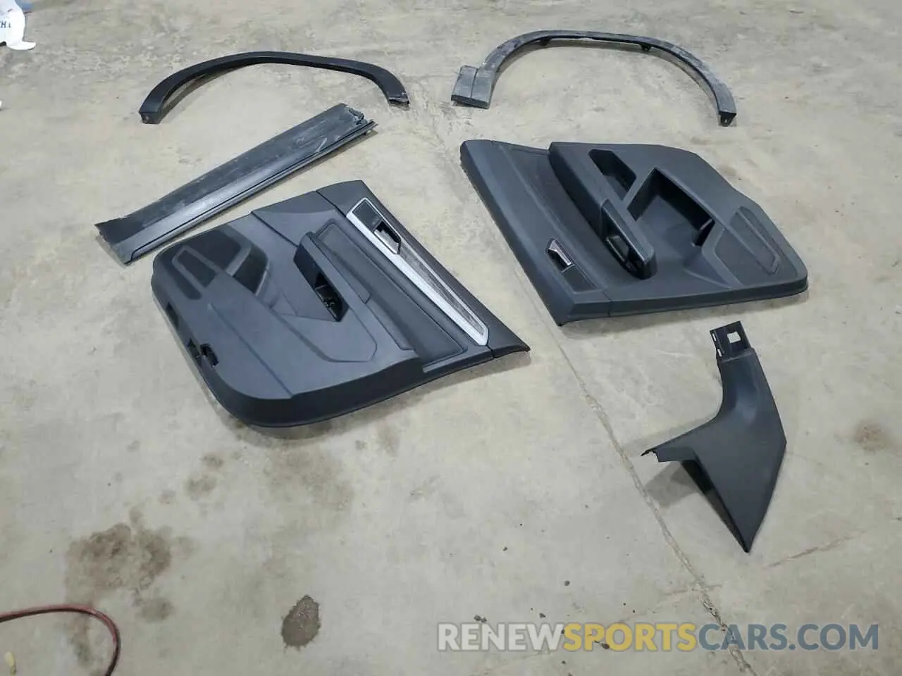 13 Photograph of a damaged car 1V26C2CA6LC204465 VOLKSWAGEN ATLAS 2020