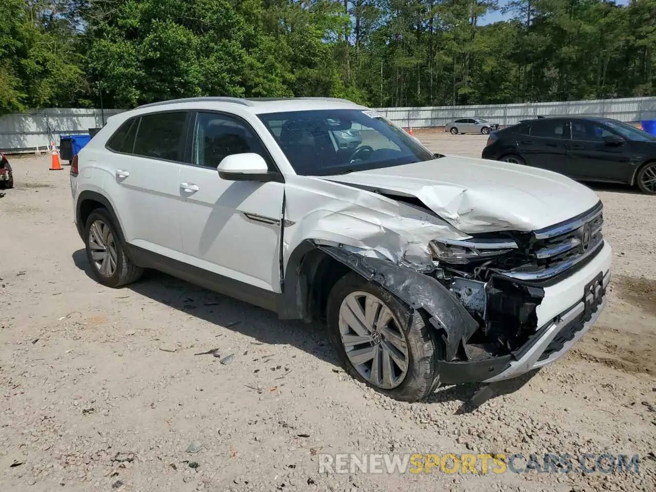 4 Photograph of a damaged car 1V26E2CA6LC212575 VOLKSWAGEN ATLAS 2020