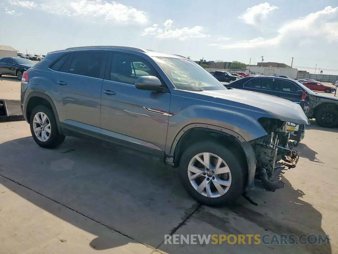 4 Photograph of a damaged car 1V2AC2CAXLC220453 VOLKSWAGEN ATLAS 2020