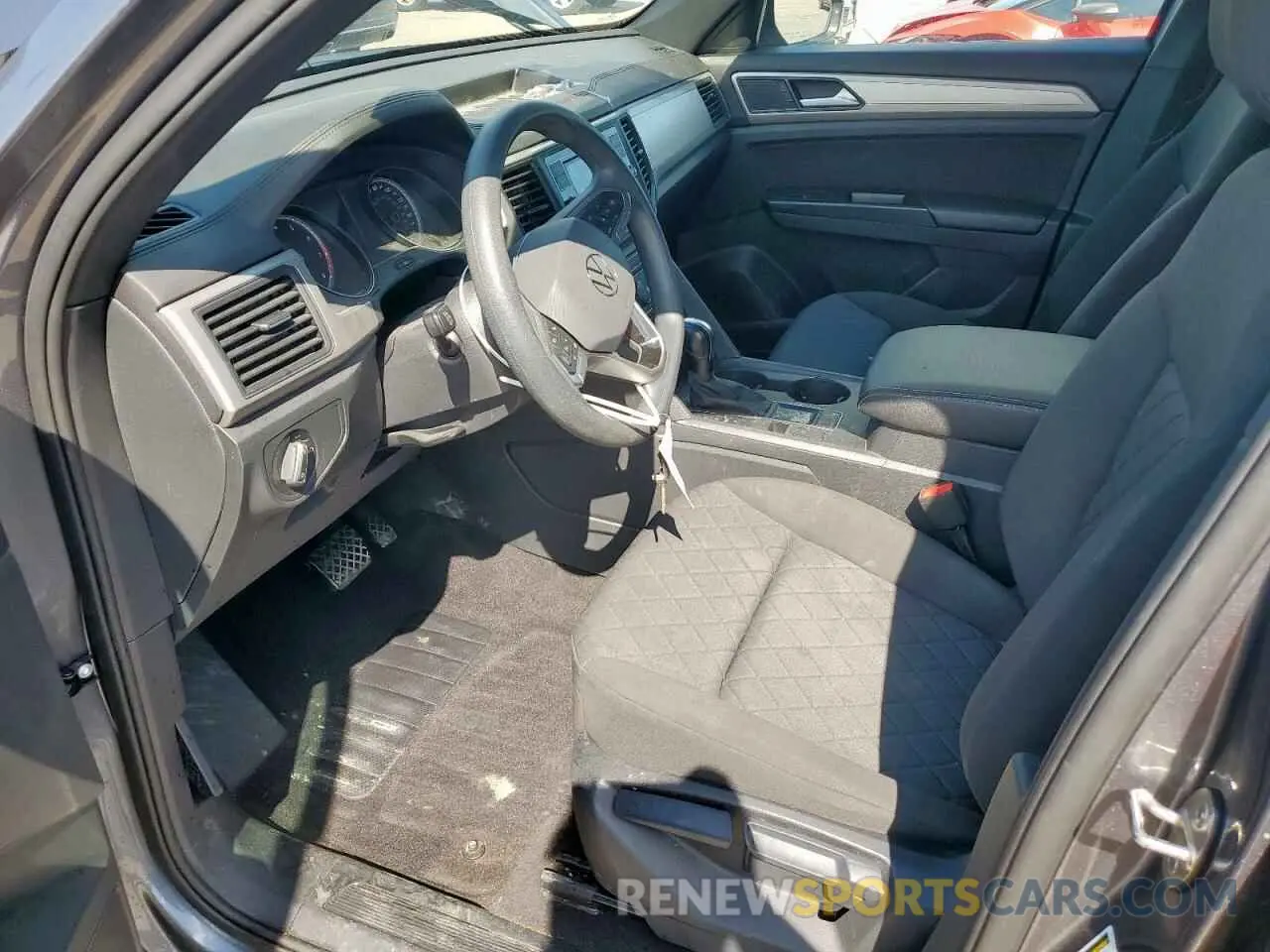 7 Photograph of a damaged car 1V2AC2CAXLC220453 VOLKSWAGEN ATLAS 2020