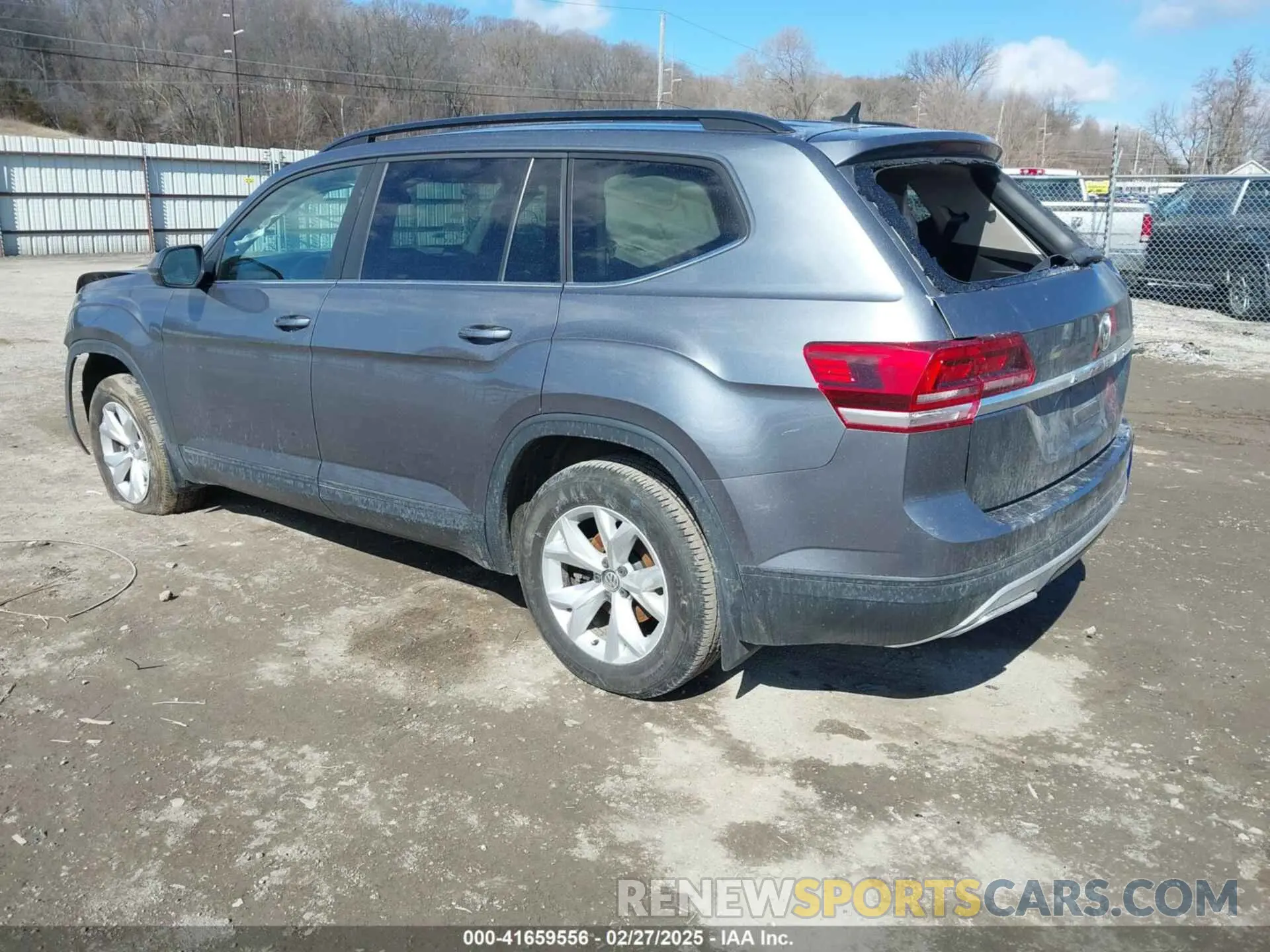 3 Photograph of a damaged car 1V2AP2CA0LC501536 VOLKSWAGEN ATLAS 2020