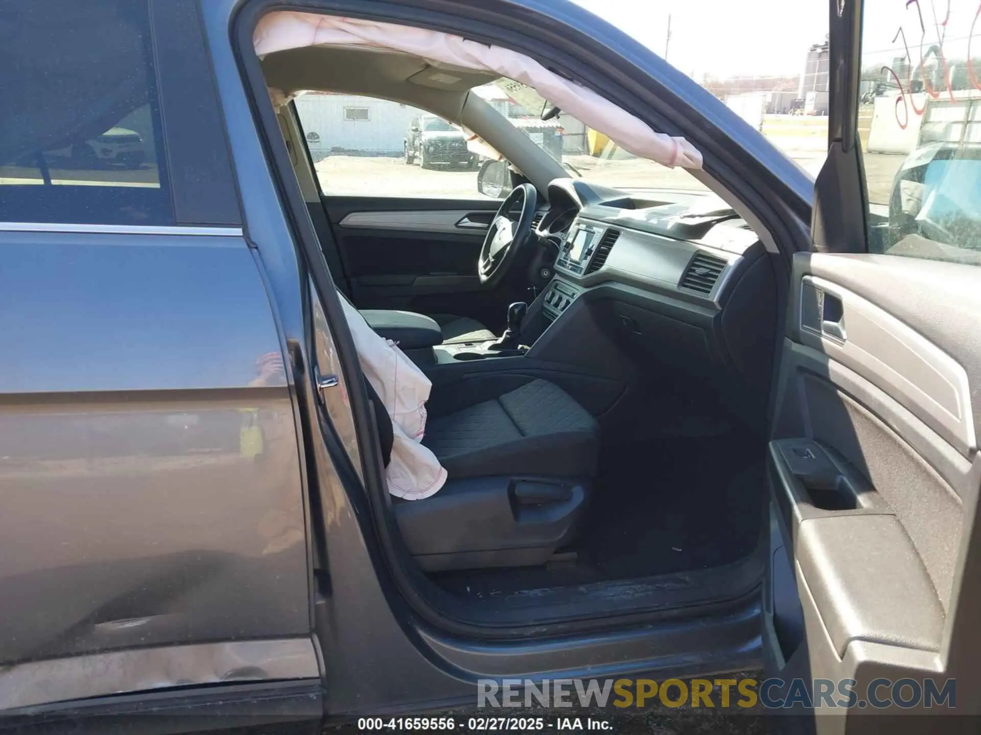 5 Photograph of a damaged car 1V2AP2CA0LC501536 VOLKSWAGEN ATLAS 2020