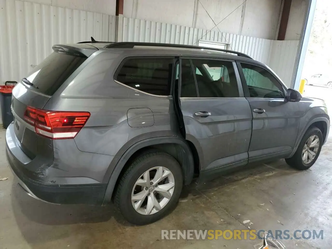 3 Photograph of a damaged car 1V2AP2CA1LC500198 VOLKSWAGEN ATLAS 2020