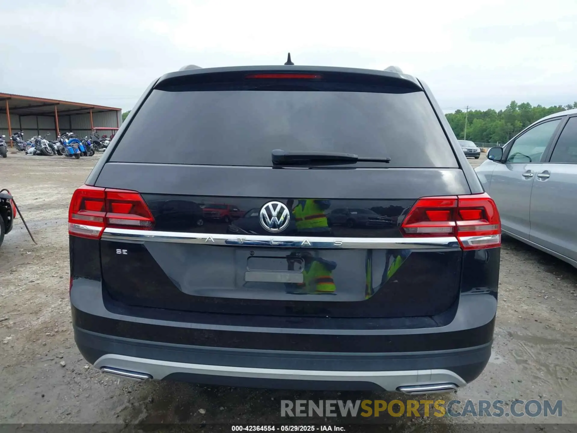 16 Photograph of a damaged car 1V2DP2CA4LC500273 VOLKSWAGEN ATLAS 2020
