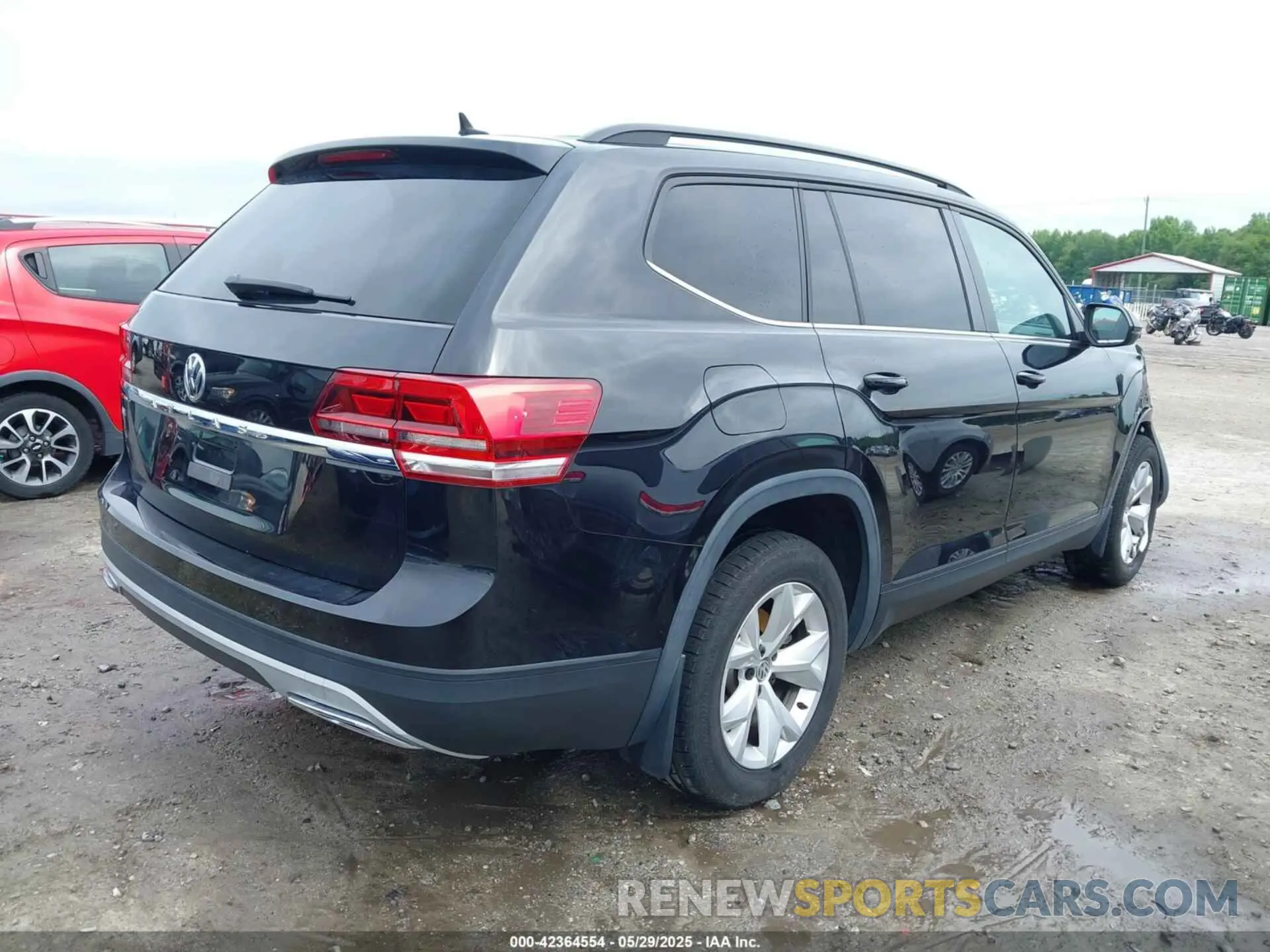 4 Photograph of a damaged car 1V2DP2CA4LC500273 VOLKSWAGEN ATLAS 2020