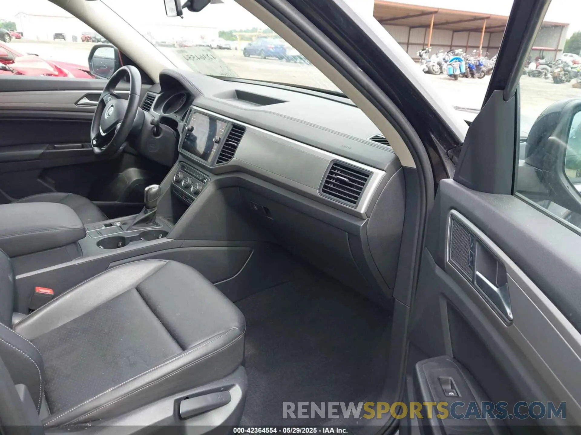 5 Photograph of a damaged car 1V2DP2CA4LC500273 VOLKSWAGEN ATLAS 2020