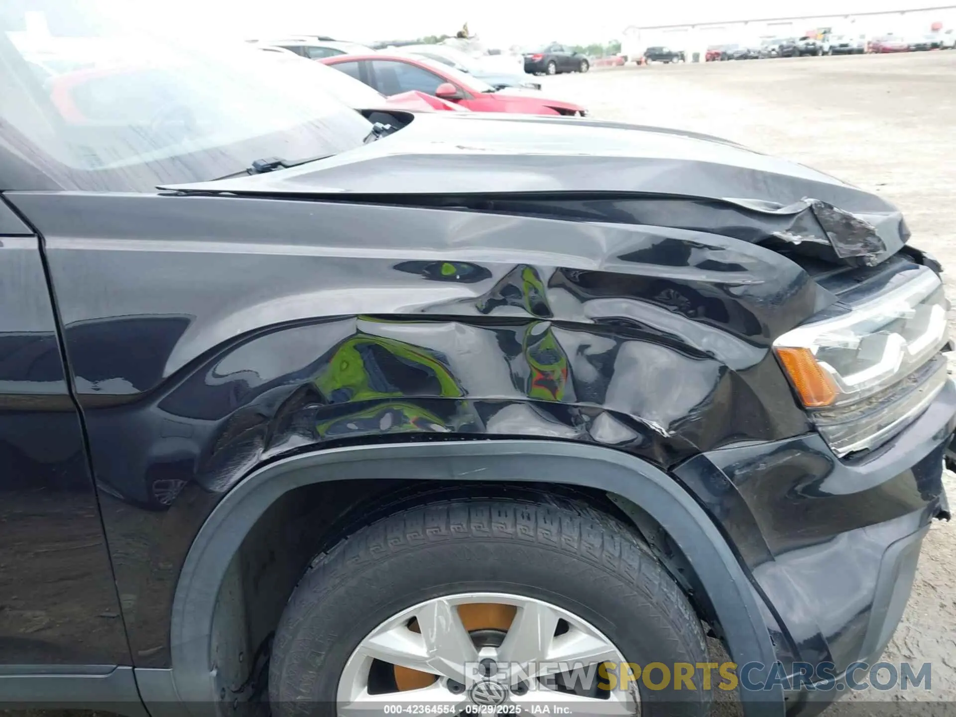 6 Photograph of a damaged car 1V2DP2CA4LC500273 VOLKSWAGEN ATLAS 2020