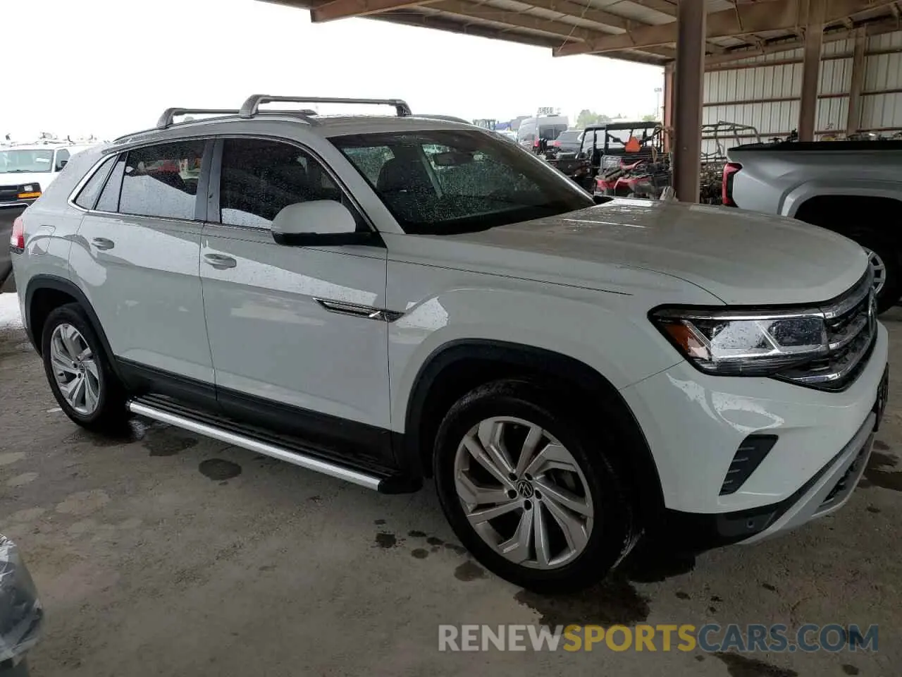 4 Photograph of a damaged car 1V2EE2CAXLC224546 VOLKSWAGEN ATLAS 2020