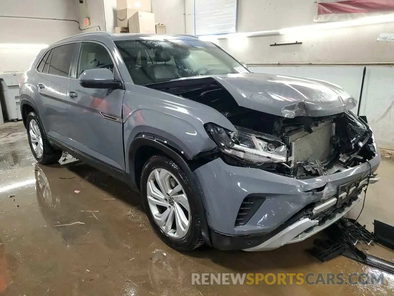 4 Photograph of a damaged car 1V2ME2CA1LC215102 VOLKSWAGEN ATLAS 2020