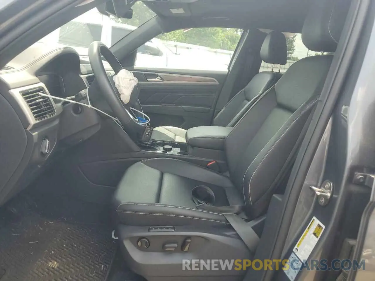 7 Photograph of a damaged car 1V2ME2CA7LC216108 VOLKSWAGEN ATLAS 2020